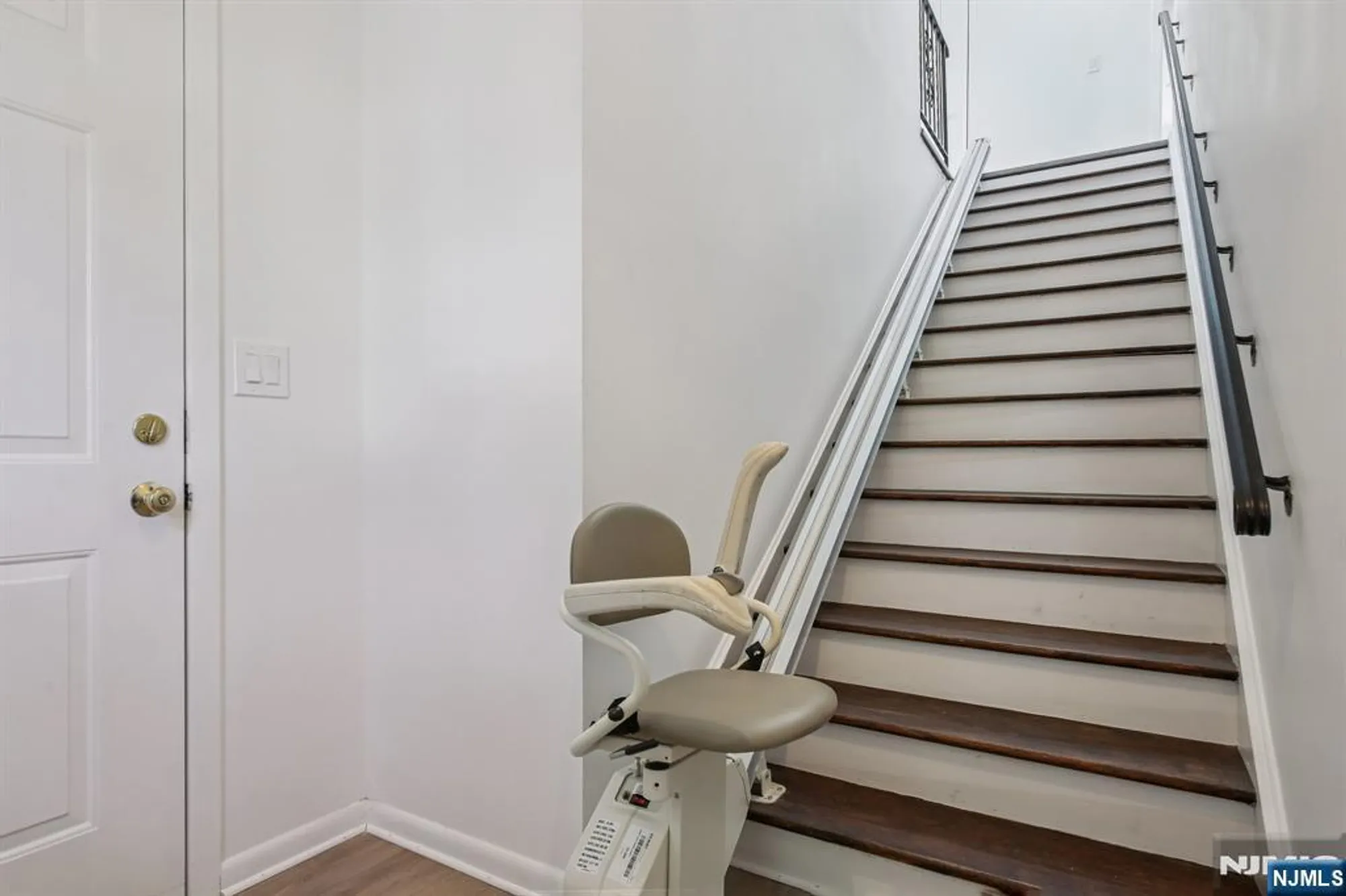 Property Slideshow image 19 of 27 | 136 changebridge rd b8, Montville, NJ, 07045