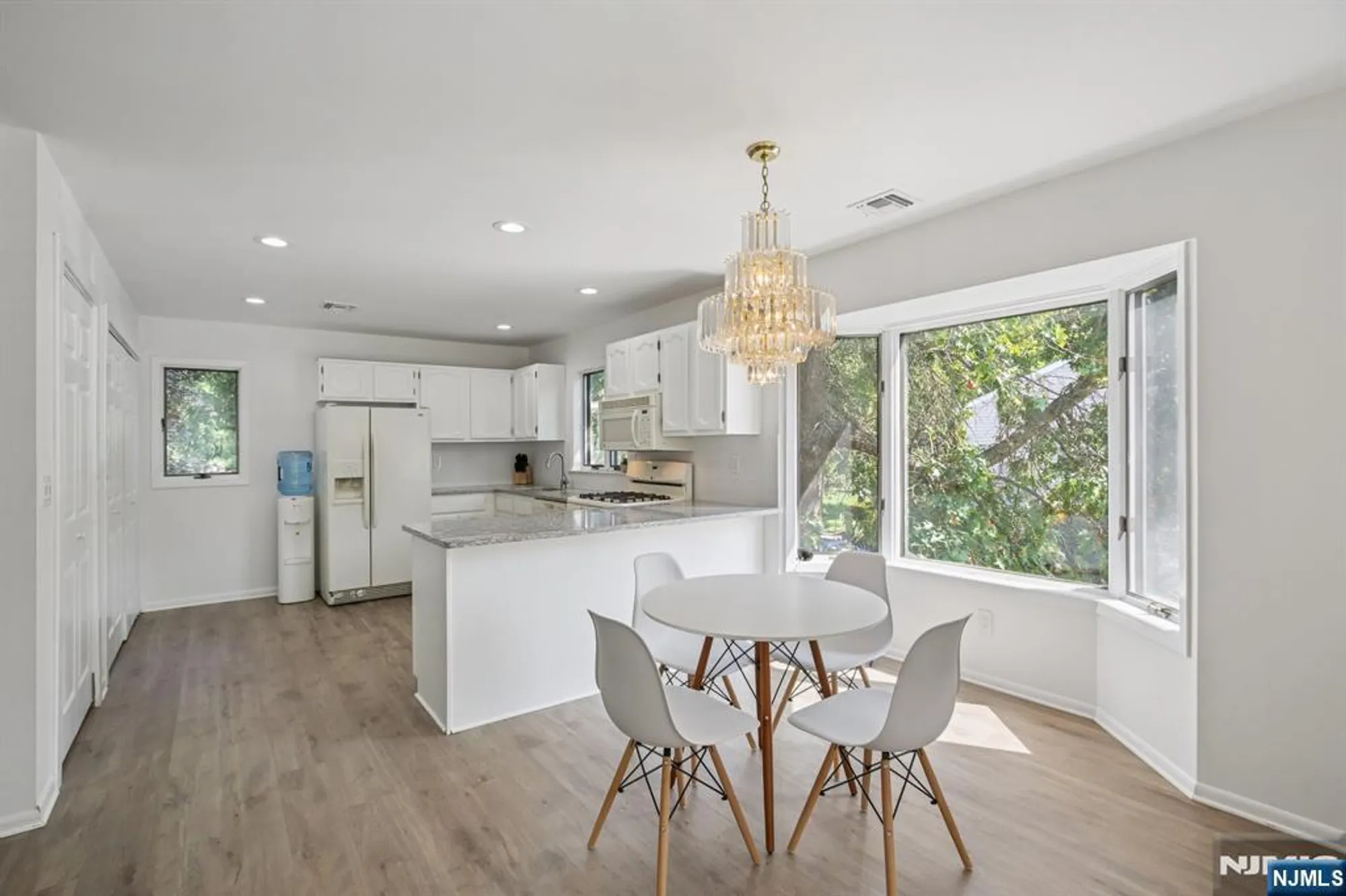 Property Slideshow image 8 of 27 | 136 changebridge rd b8, Montville, NJ, 07045