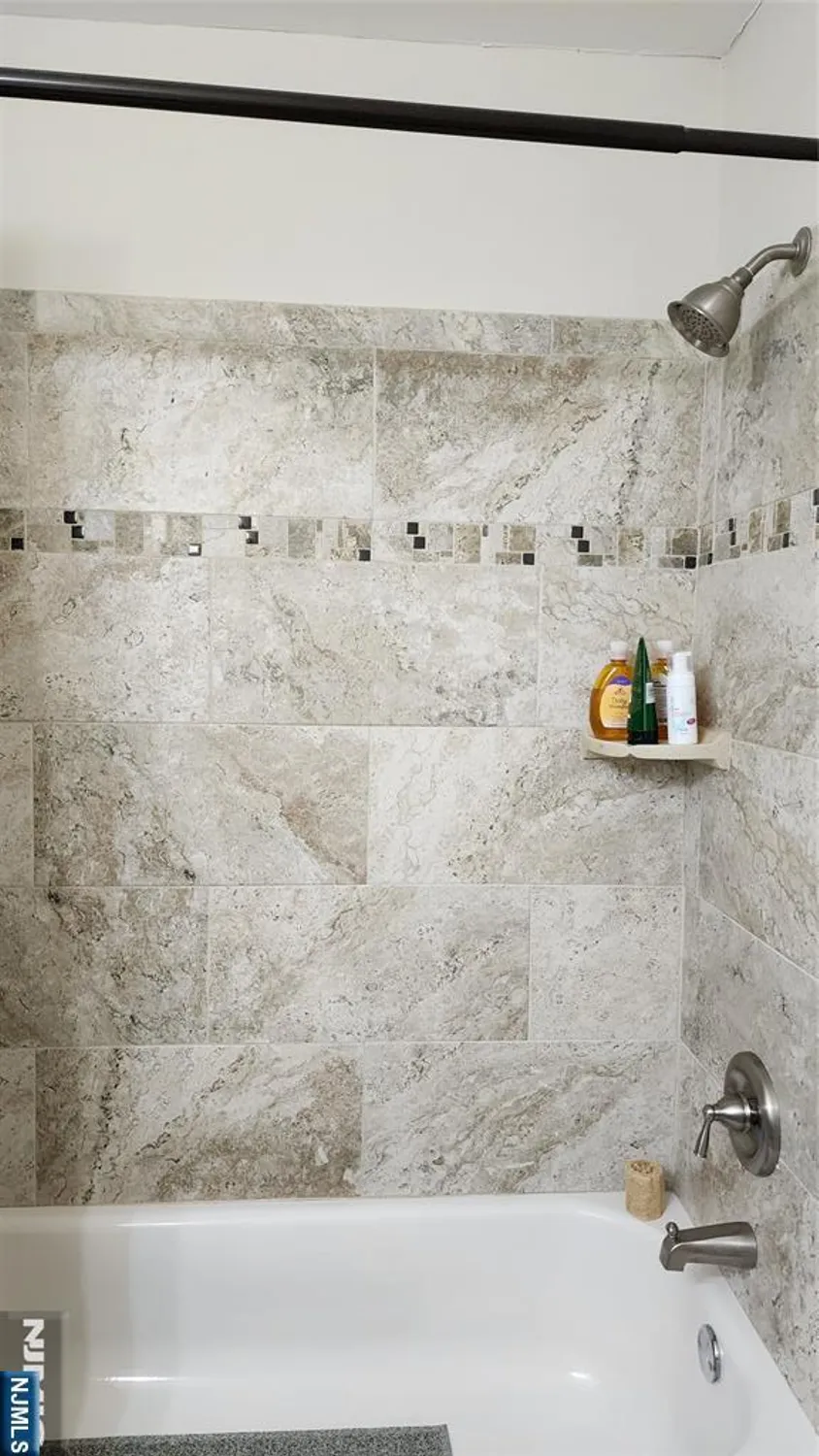 Property Slideshow image 16 of 26 | 151 guadeloupe dr, Toms River, NJ, 08757