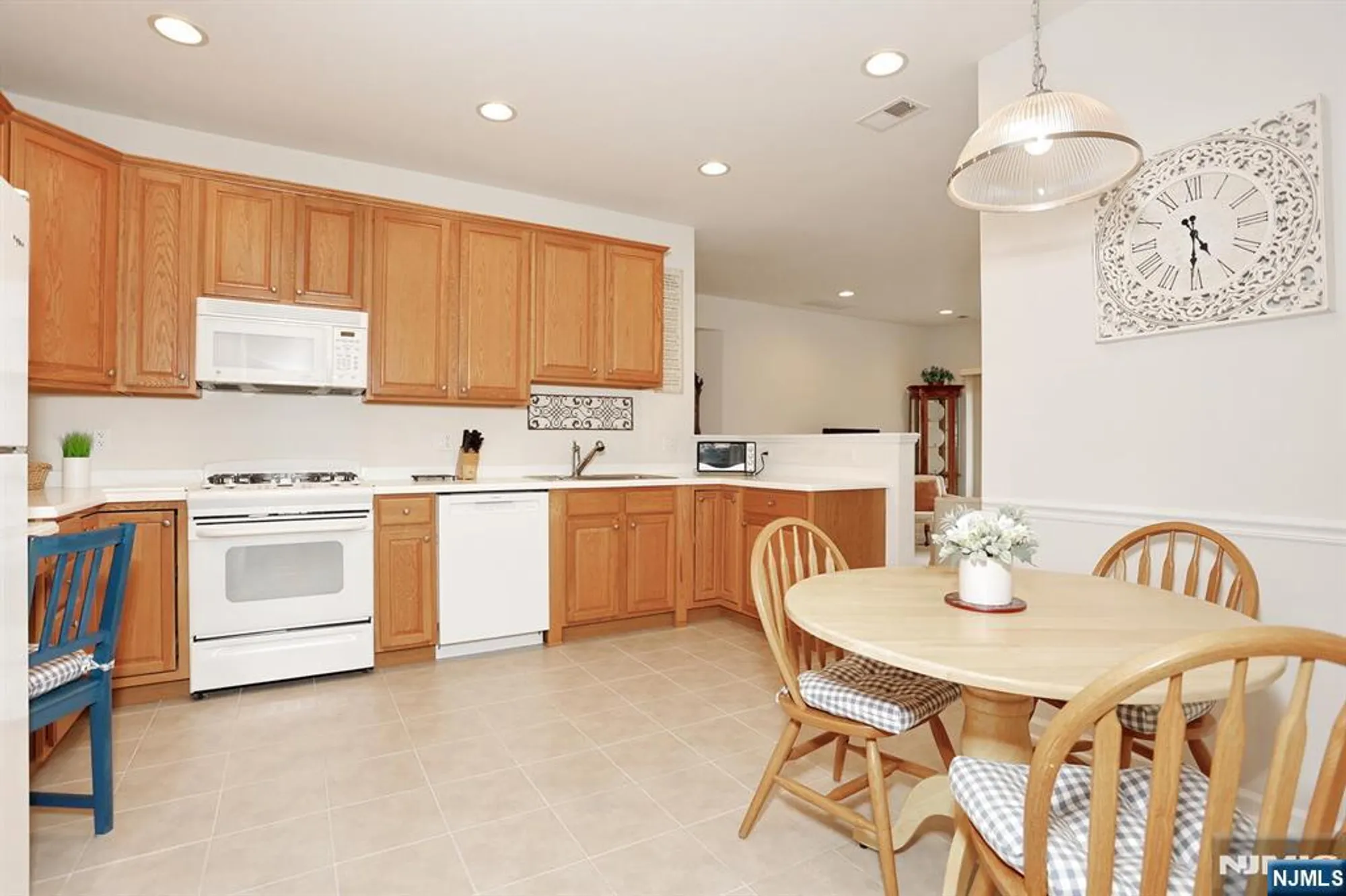 Property Slideshow image 15 of 45 | 10203 warrens way w/deeded garage, Wanaque, NJ, 07465