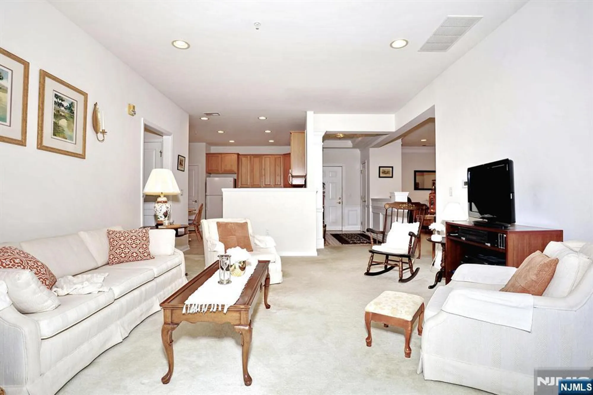 Property Slideshow image 18 of 45 | 10203 warrens way w/deeded garage, Wanaque, NJ, 07465
