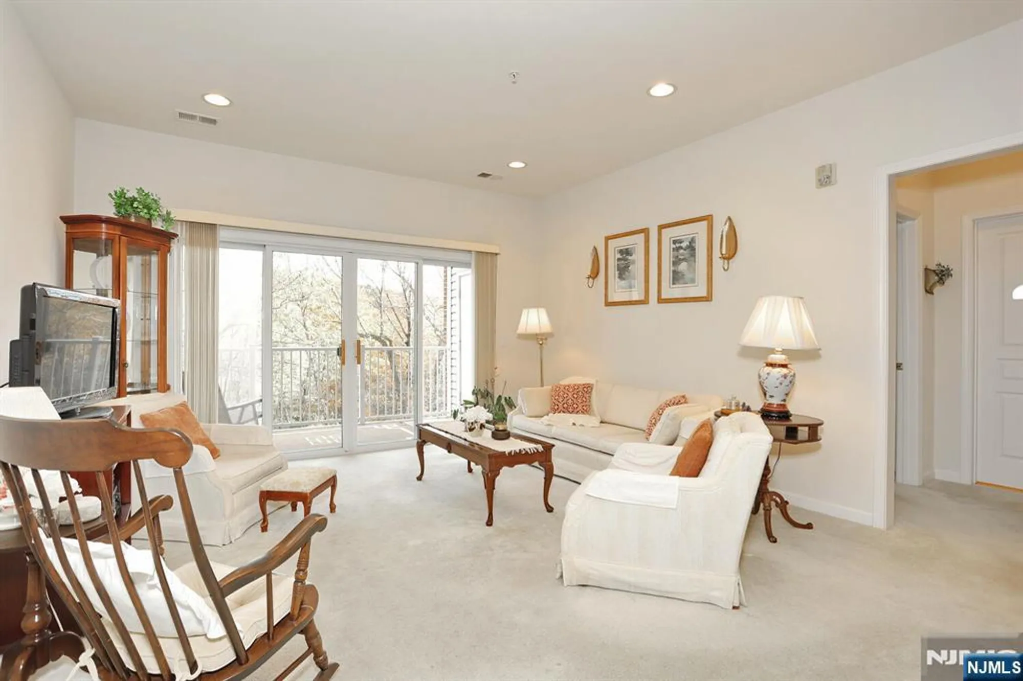 Property Slideshow image 20 of 45 | 10203 warrens way w/deeded garage, Wanaque, NJ, 07465