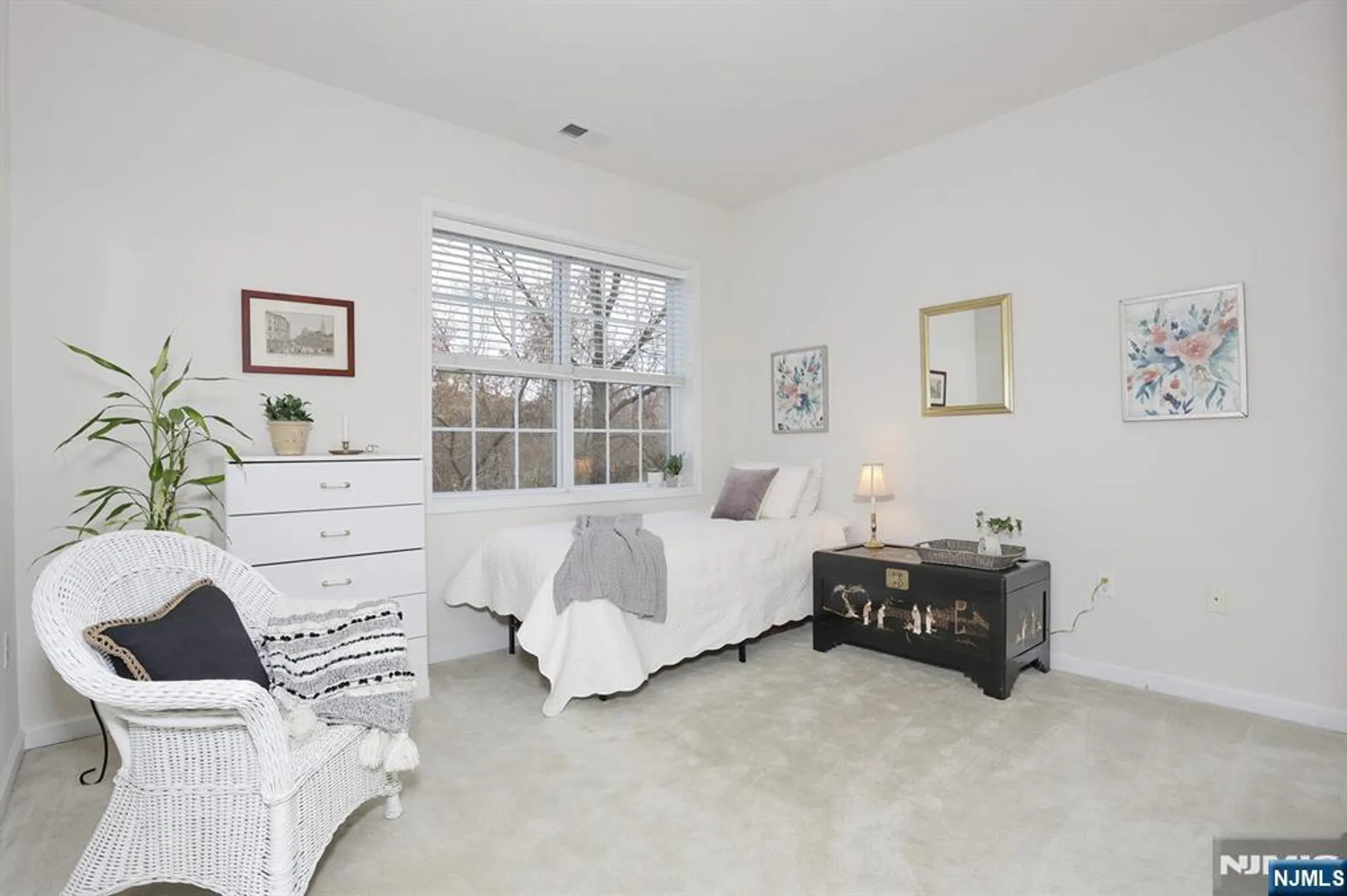 Property Slideshow image 24 of 45 | 10203 warrens way w/deeded garage, Wanaque, NJ, 07465