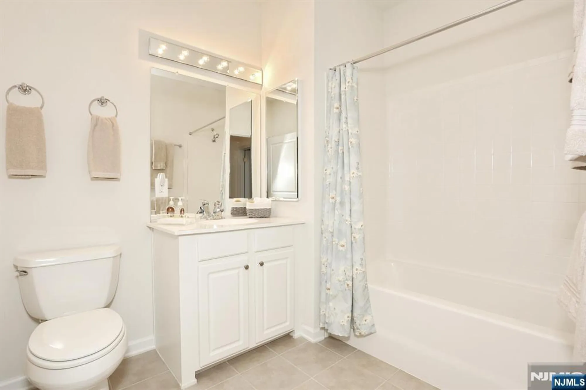 Property Slideshow image 25 of 45 | 10203 warrens way w/deeded garage, Wanaque, NJ, 07465