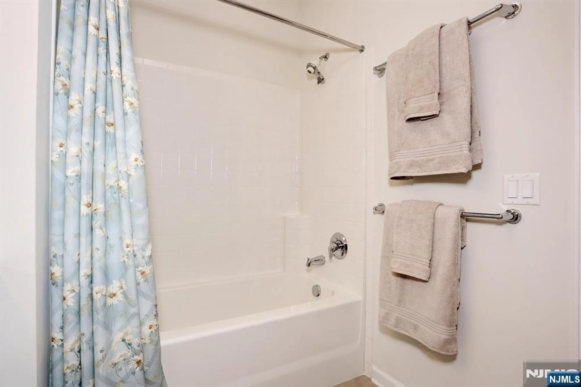 Property Slideshow image 26 of 45 | 10203 warrens way w/deeded garage, Wanaque, NJ, 07465