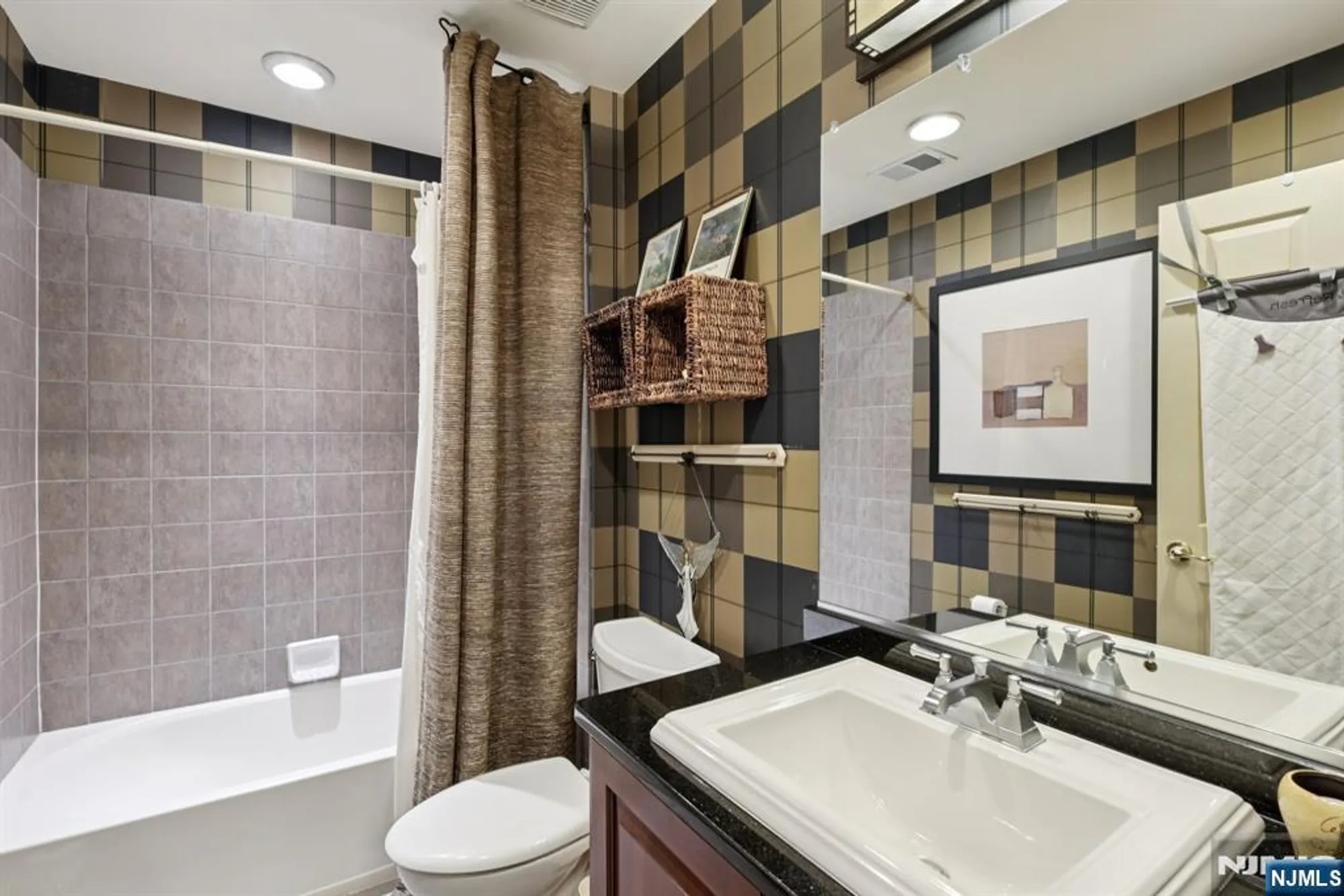 Property Slideshow image 37 of 50 | 33 sedona blvd, Hamilton, NJ, 08691