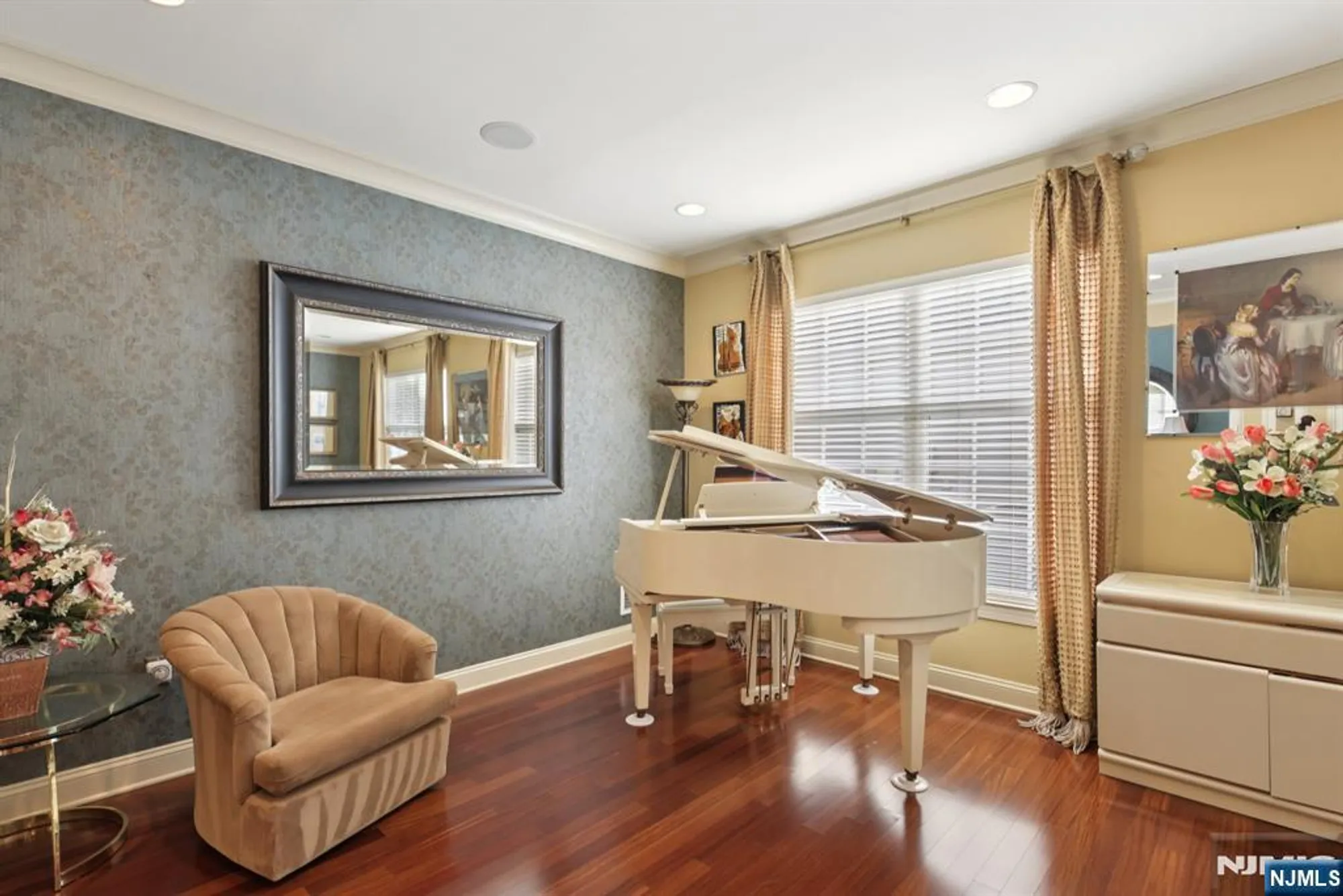 Property Slideshow image 39 of 50 | 33 sedona blvd, Hamilton, NJ, 08691