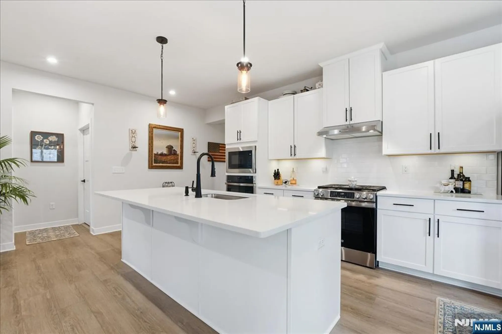 Property Slideshow image 16 of 48 | 5 thomas knoll blvd, Port Murray, NJ, 07865