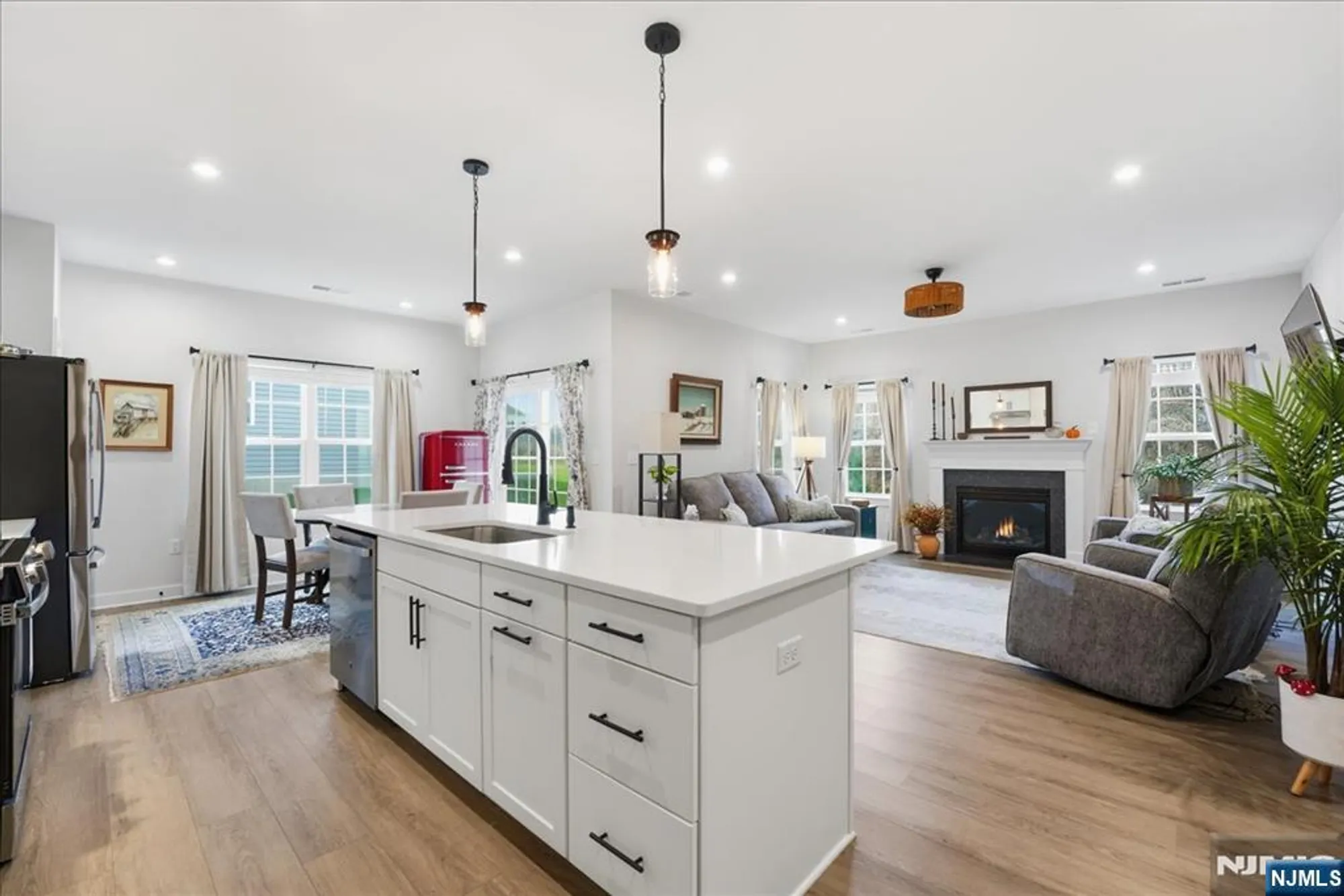 Property Slideshow image 20 of 48 | 5 thomas knoll blvd, Port Murray, NJ, 07865