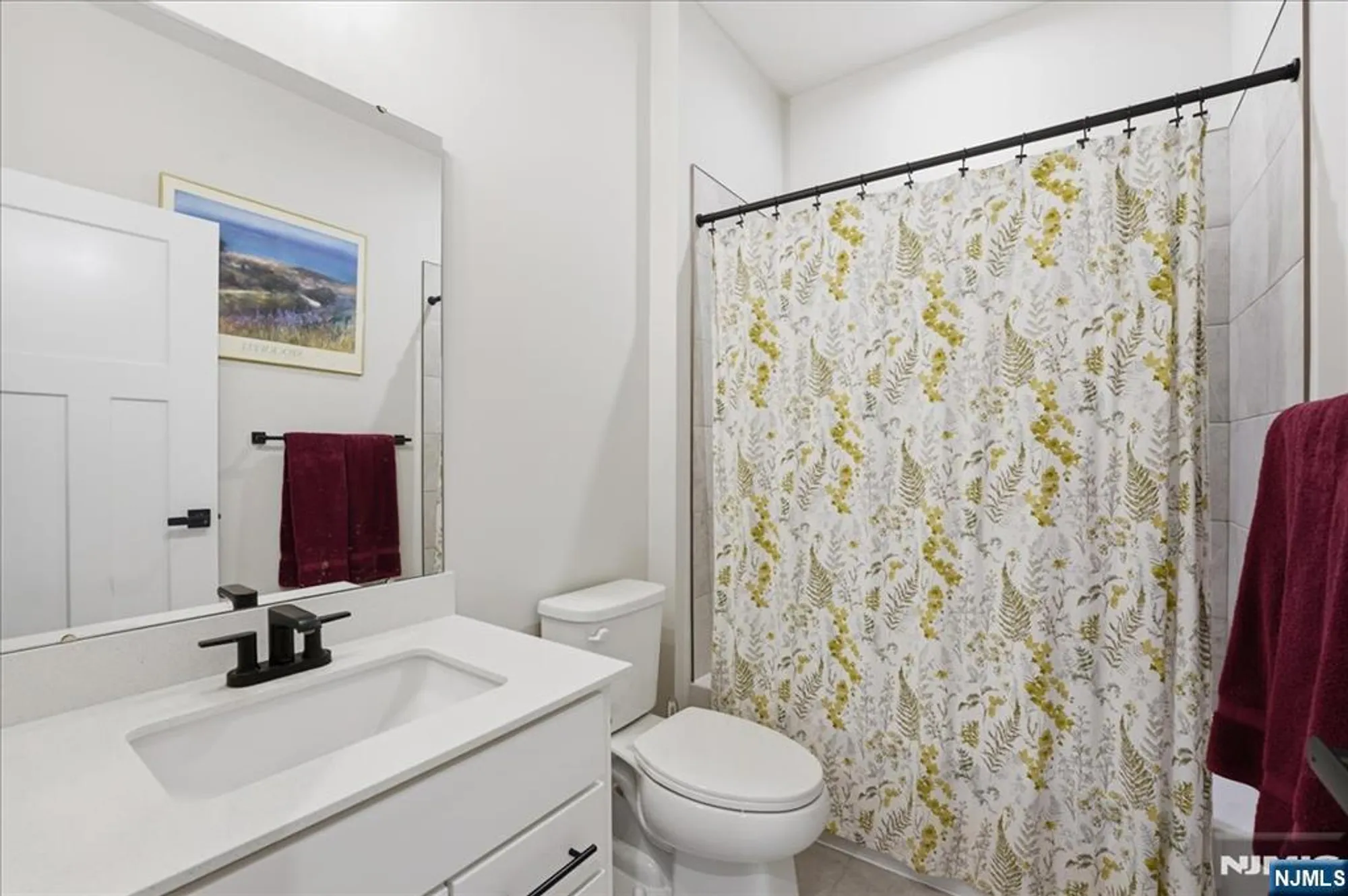 Property Slideshow image 21 of 48 | 5 thomas knoll blvd, Port Murray, NJ, 07865