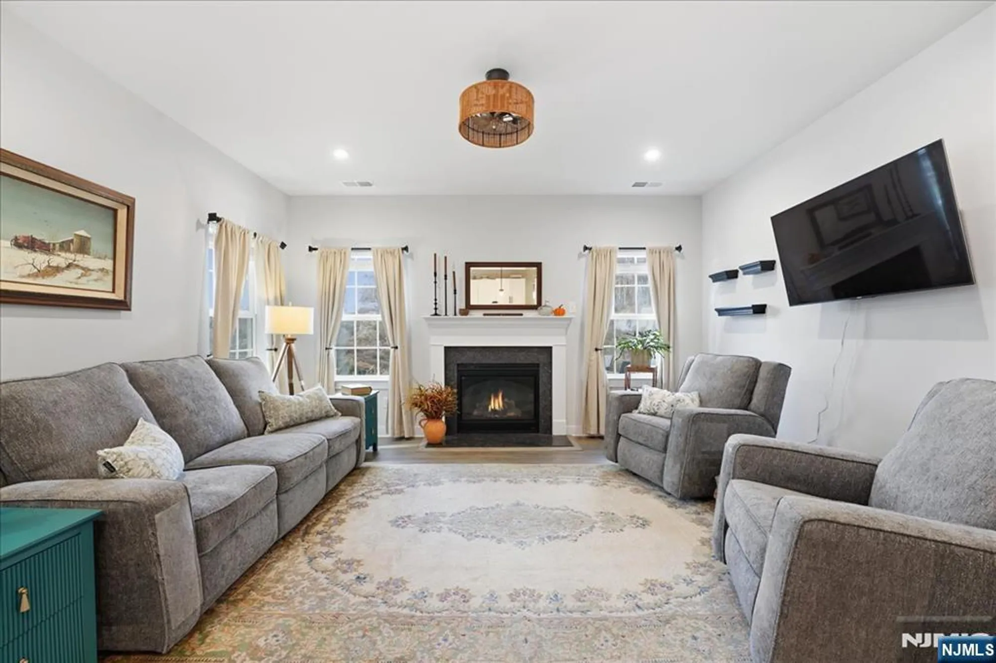 Property Slideshow image 4 of 48 | 5 thomas knoll blvd, Port Murray, NJ, 07865