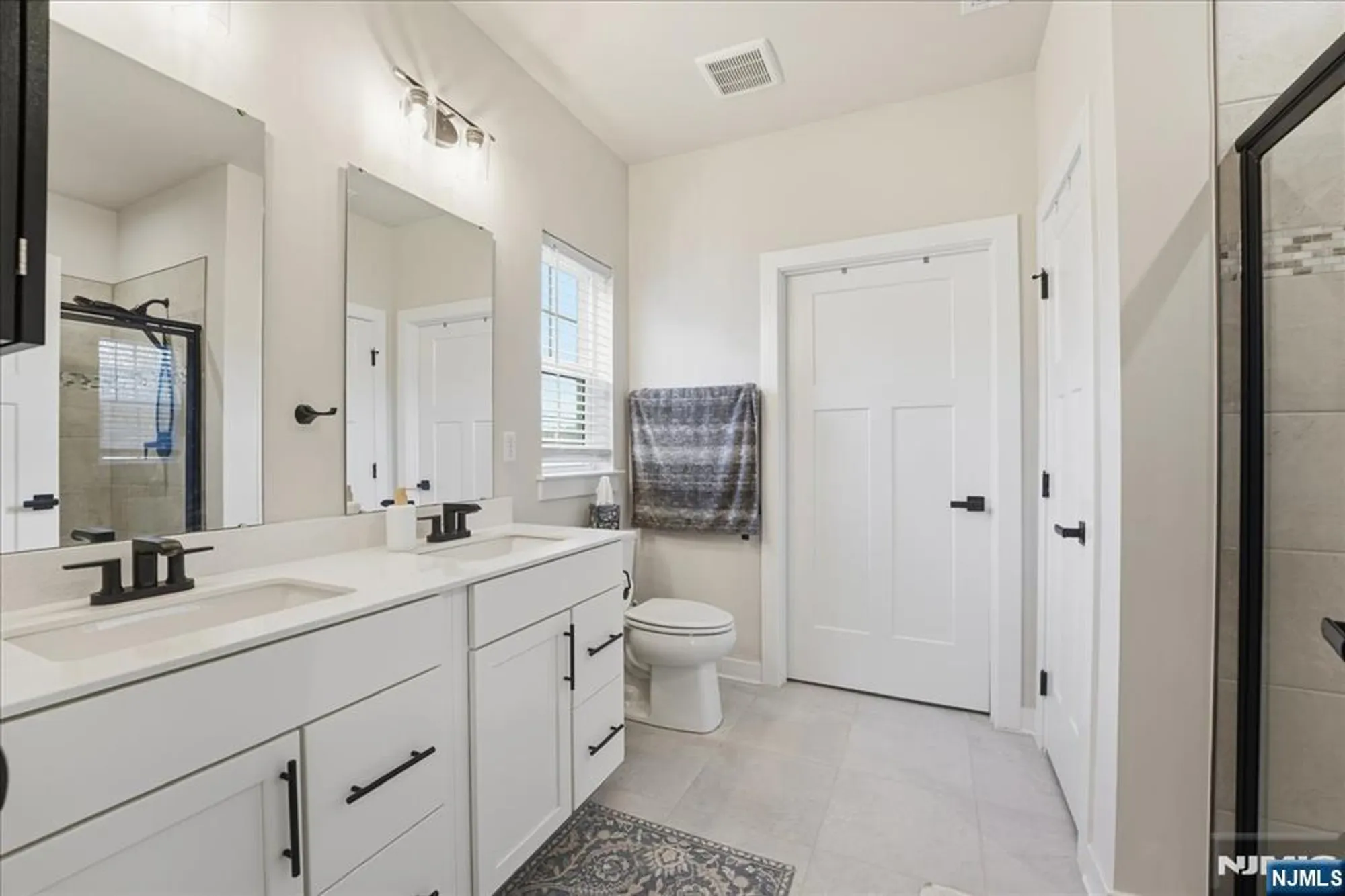 Property Slideshow image 32 of 48 | 5 thomas knoll blvd, Port Murray, NJ, 07865