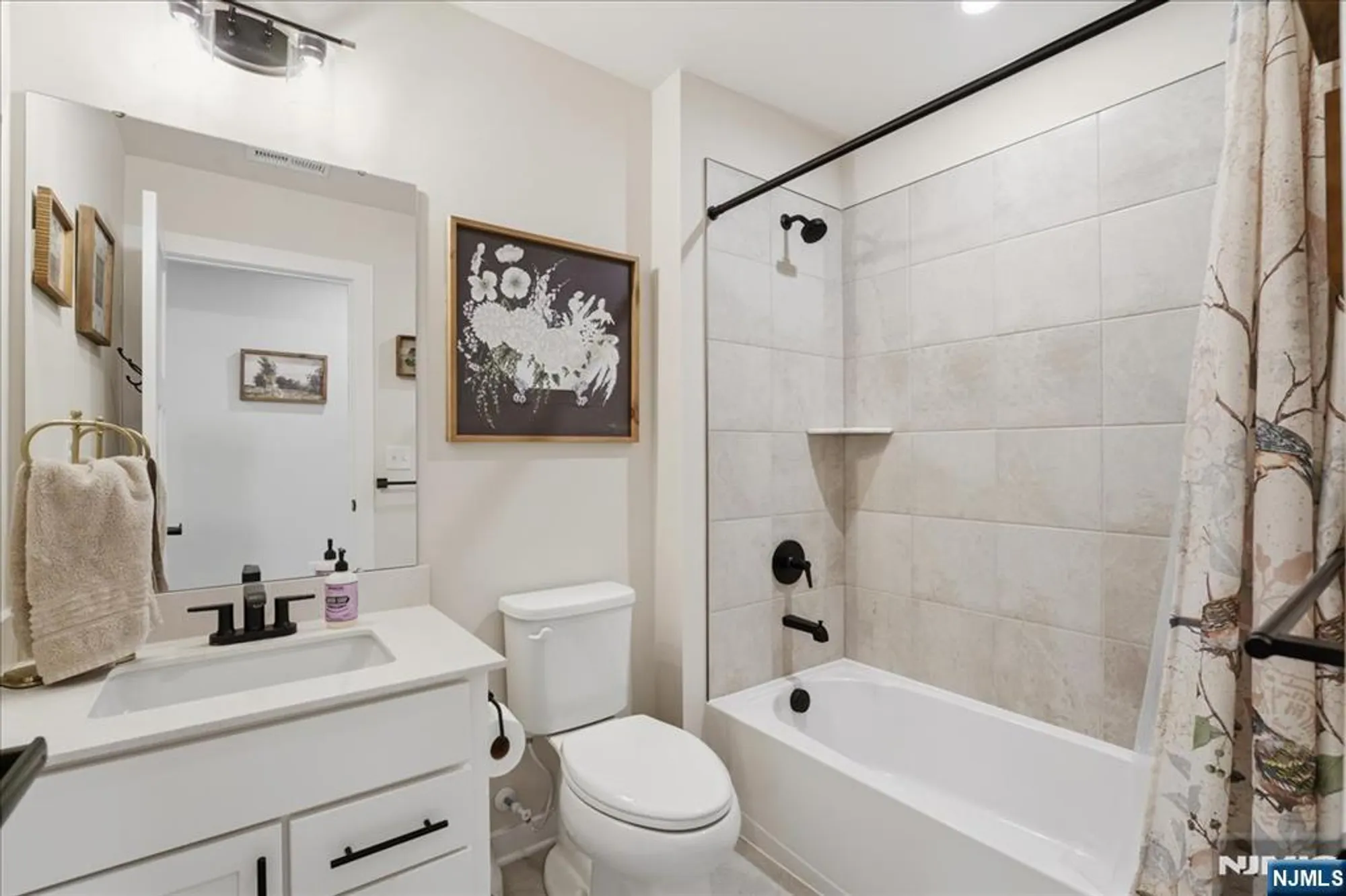 Property Slideshow image 33 of 48 | 5 thomas knoll blvd, Port Murray, NJ, 07865