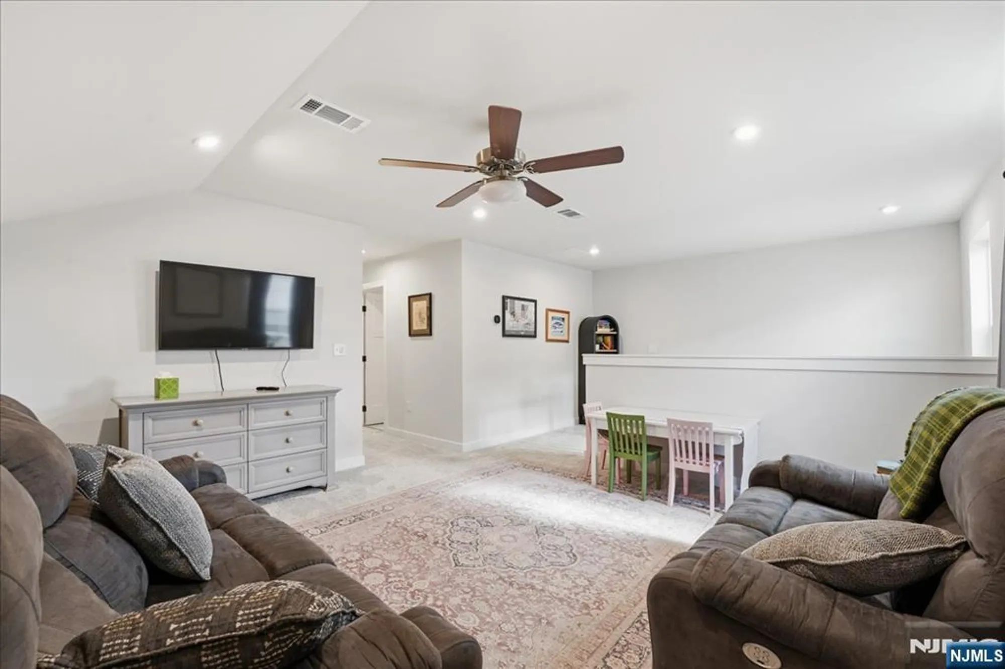 Property Slideshow image 35 of 48 | 5 thomas knoll blvd, Port Murray, NJ, 07865