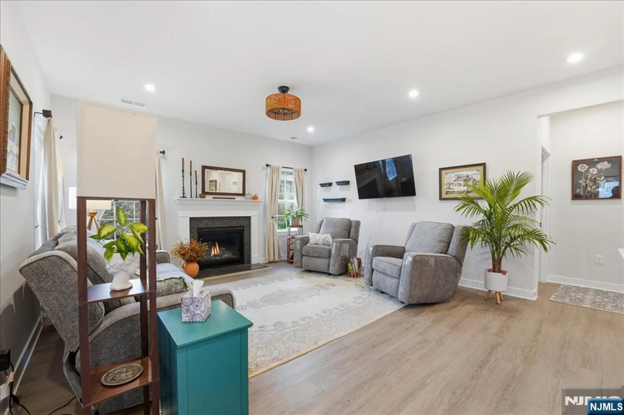 Property Slideshow image 5 of 48 | 5 thomas knoll blvd, Port Murray, NJ, 07865