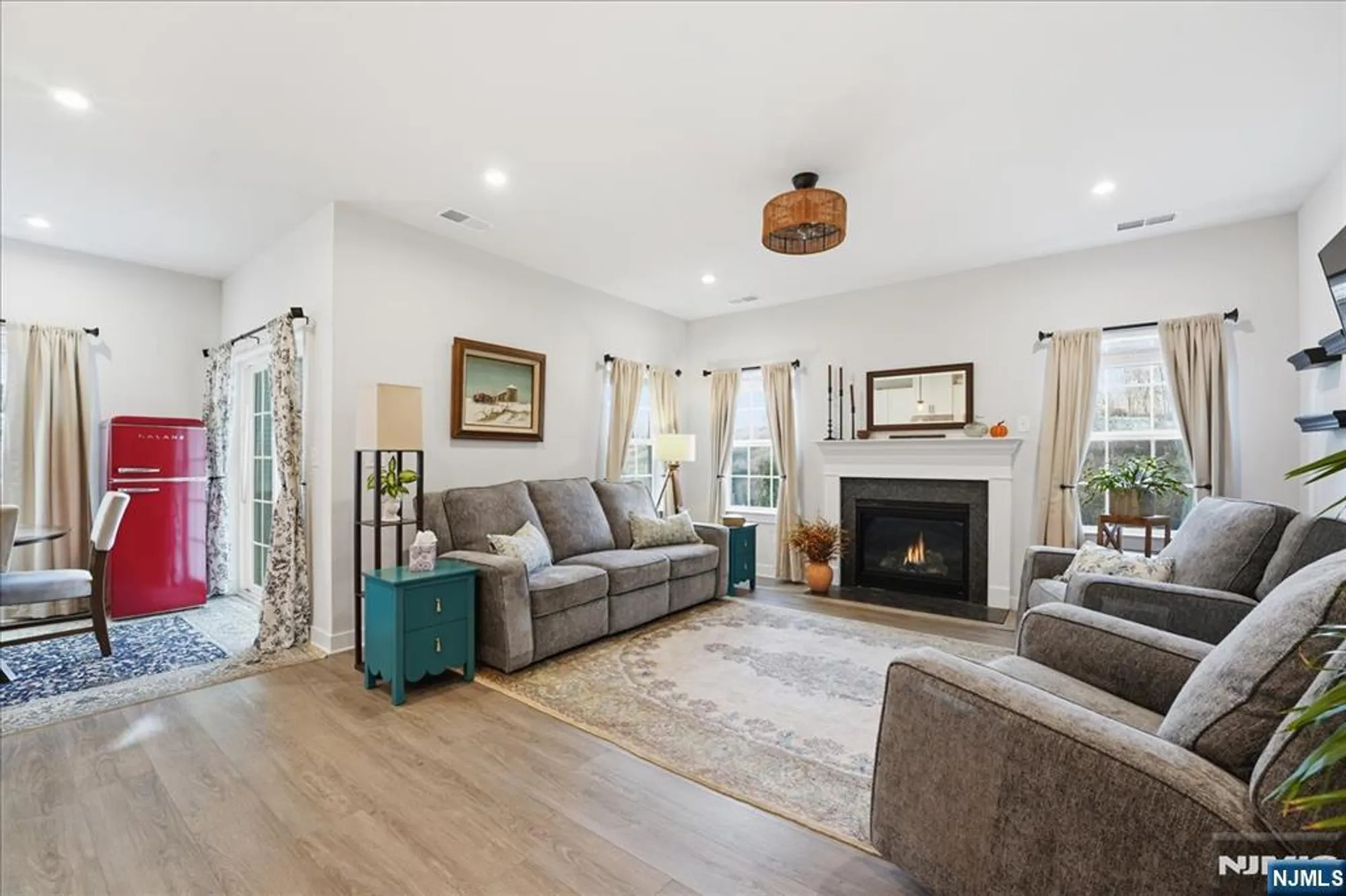 Property Slideshow image 7 of 48 | 5 thomas knoll blvd, Port Murray, NJ, 07865