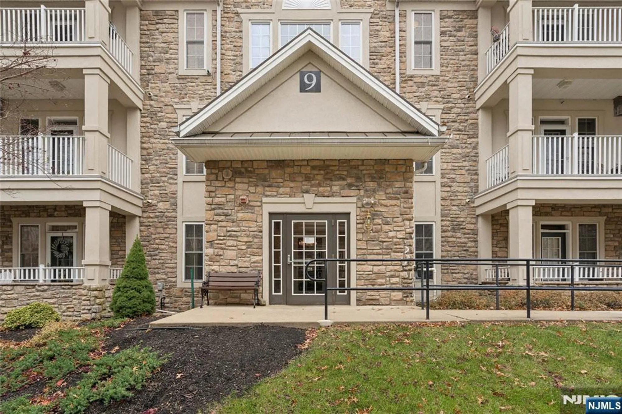 Property Slideshow image 1 of 29 | 911 holly ln, Cedar Grove, NJ, 07009