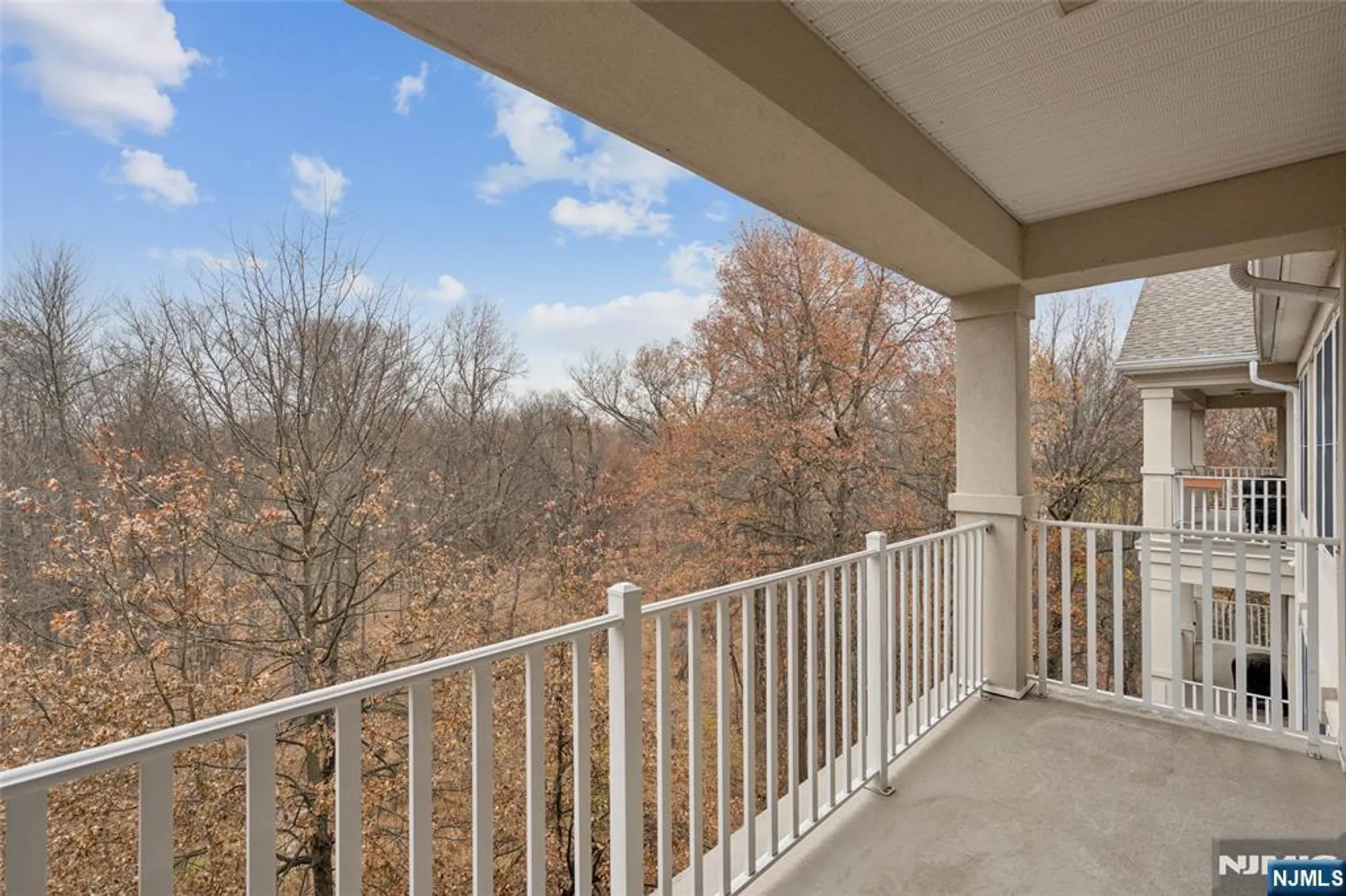Property Slideshow image 12 of 29 | 911 holly ln, Cedar Grove, NJ, 07009