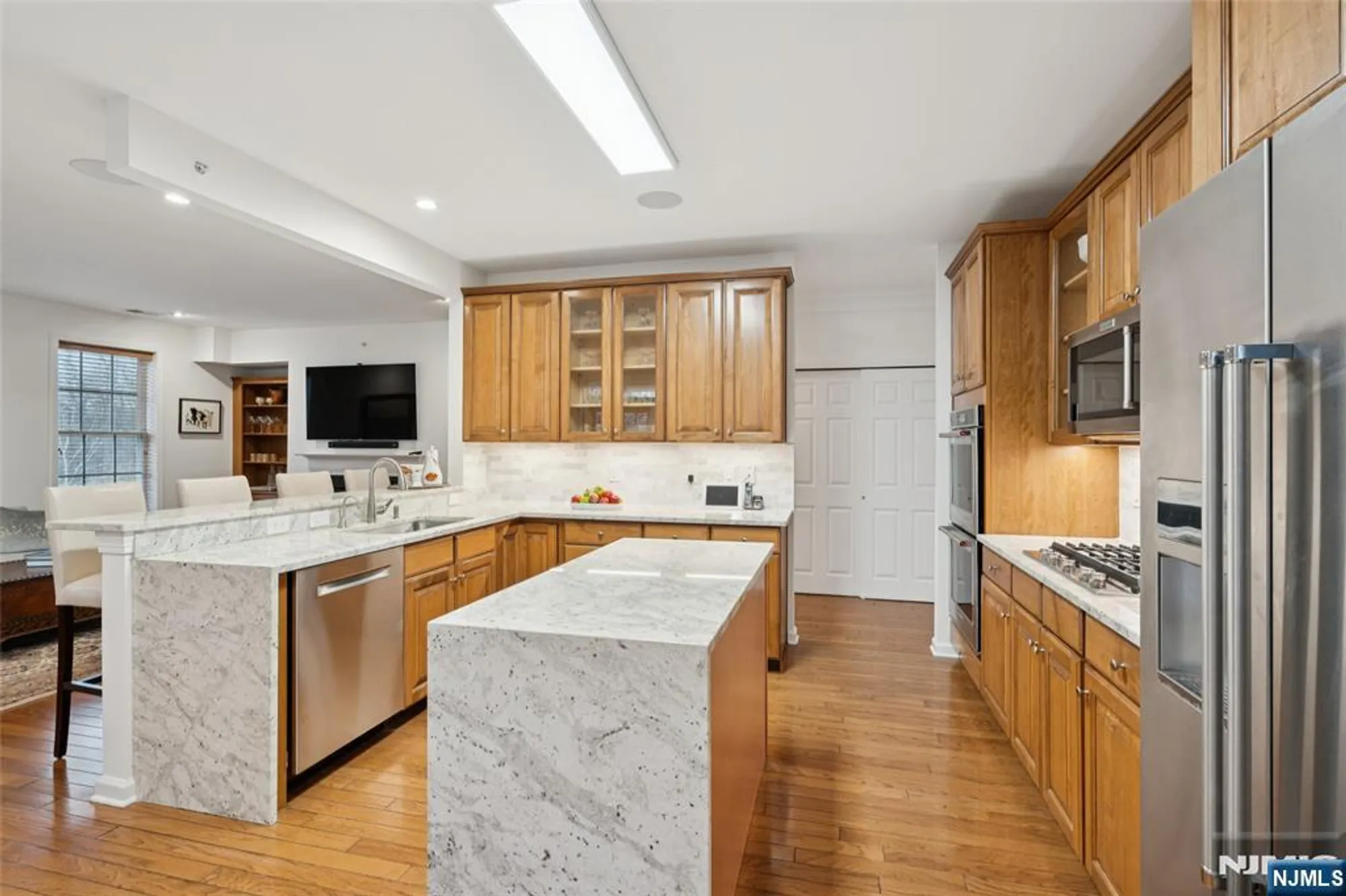 Property Slideshow image 16 of 29 | 911 holly ln, Cedar Grove, NJ, 07009