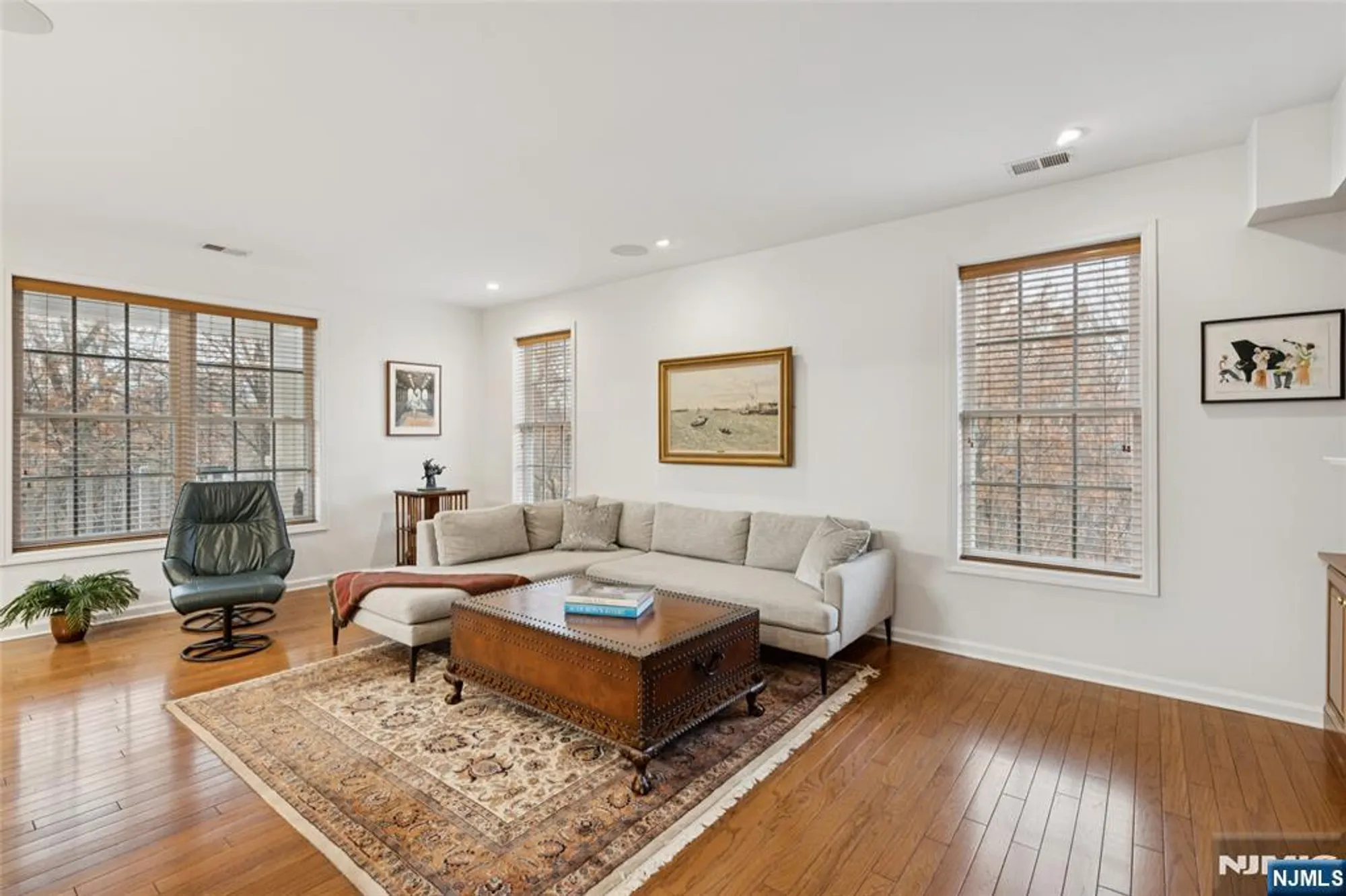 Property Slideshow image 19 of 29 | 911 holly ln, Cedar Grove, NJ, 07009