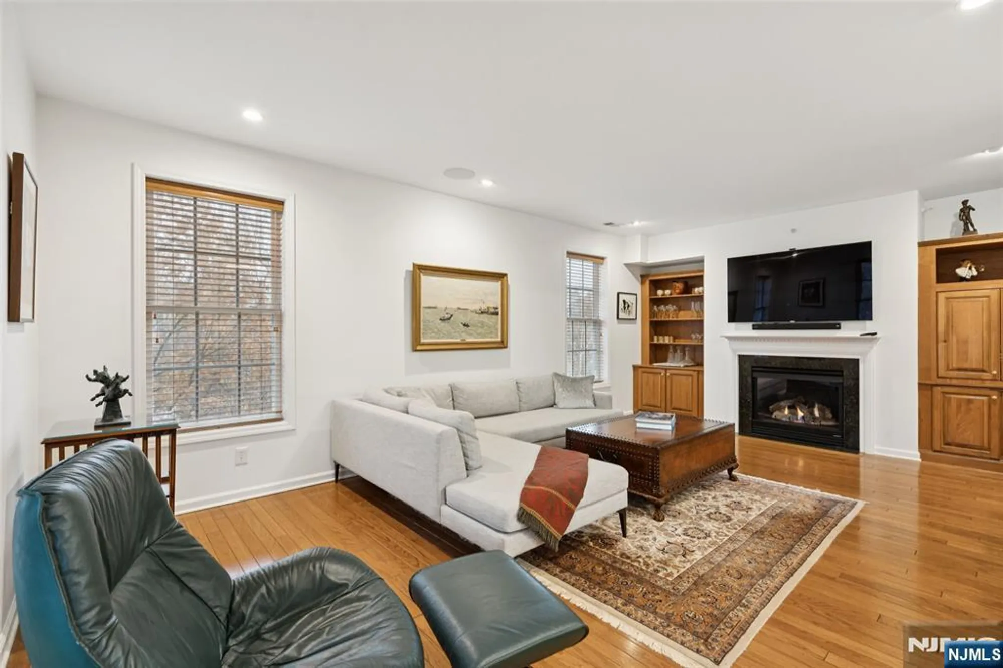 Property Slideshow image 20 of 29 | 911 holly ln, Cedar Grove, NJ, 07009