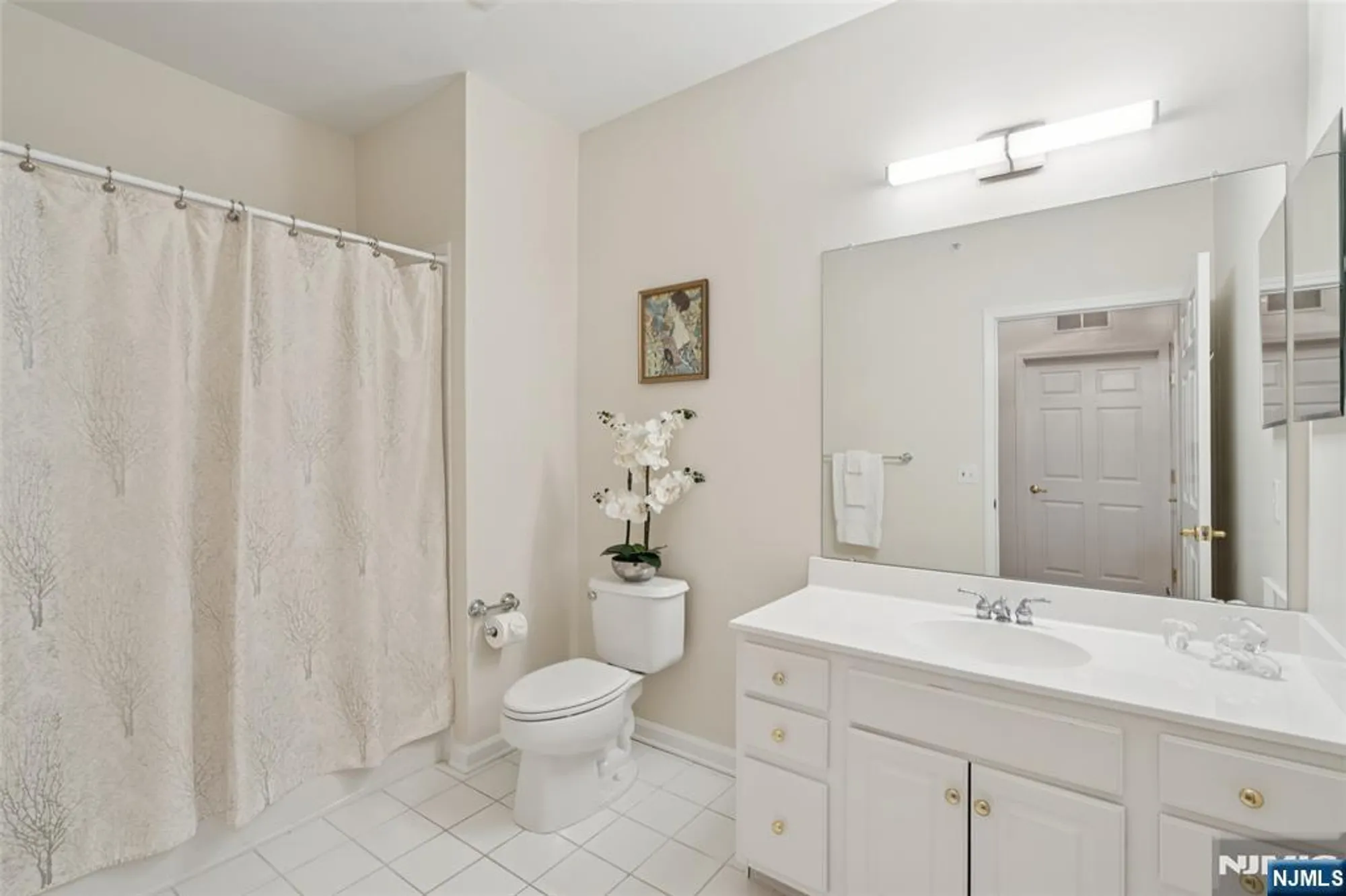 Property Slideshow image 21 of 29 | 911 holly ln, Cedar Grove, NJ, 07009