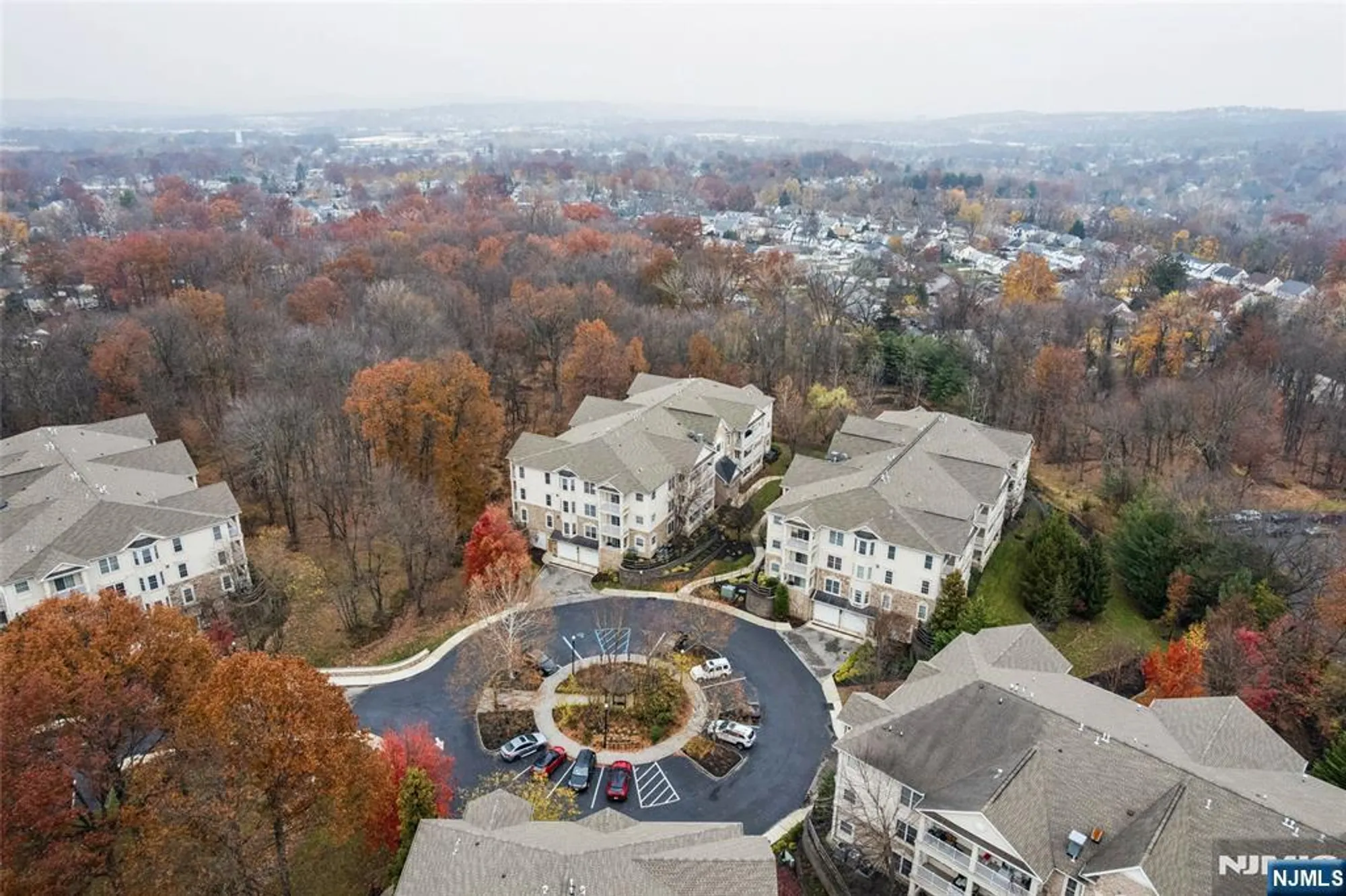 Property Slideshow image 26 of 29 | 911 holly ln, Cedar Grove, NJ, 07009