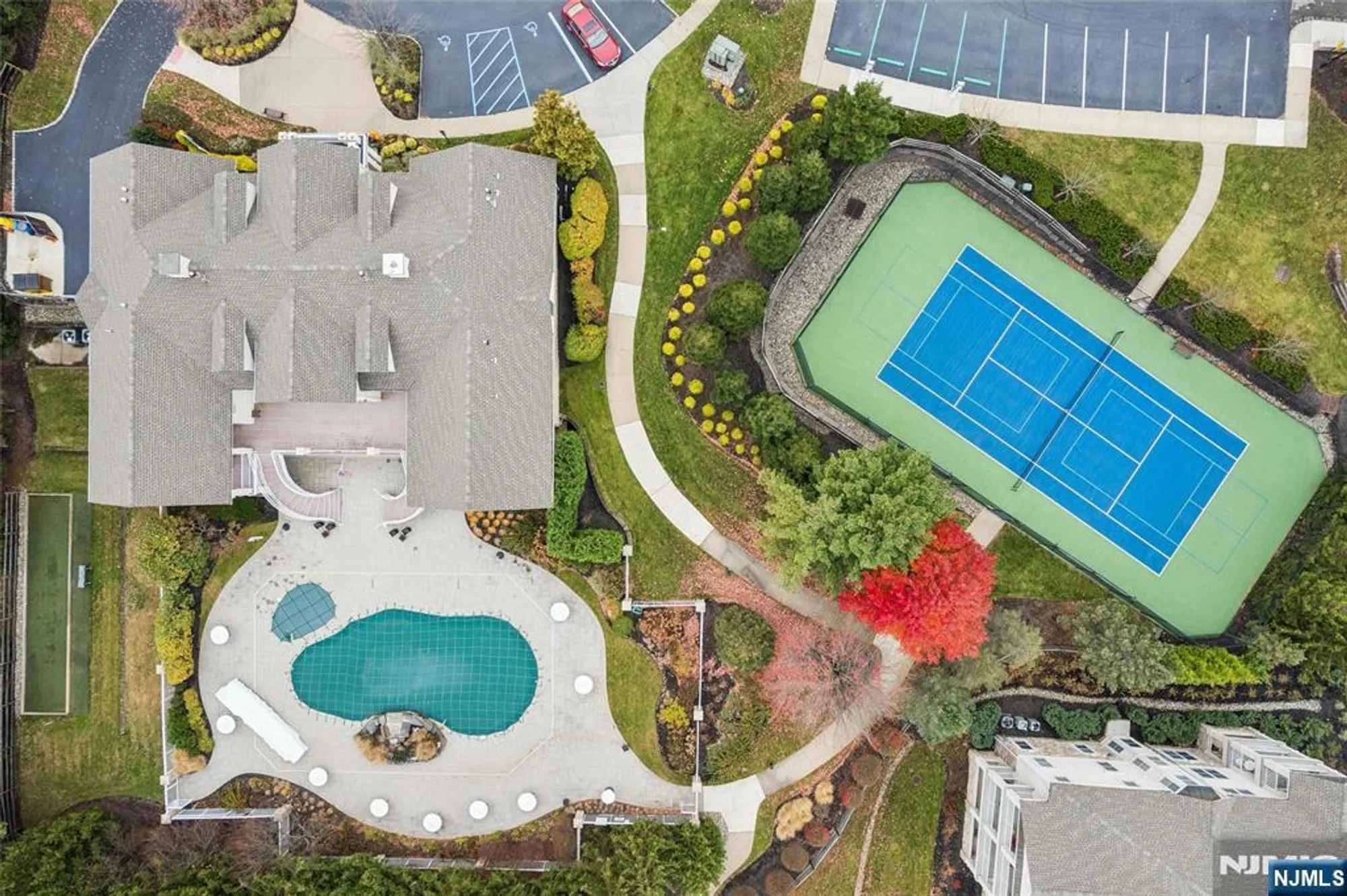 Property Slideshow image 27 of 29 | 911 holly ln, Cedar Grove, NJ, 07009