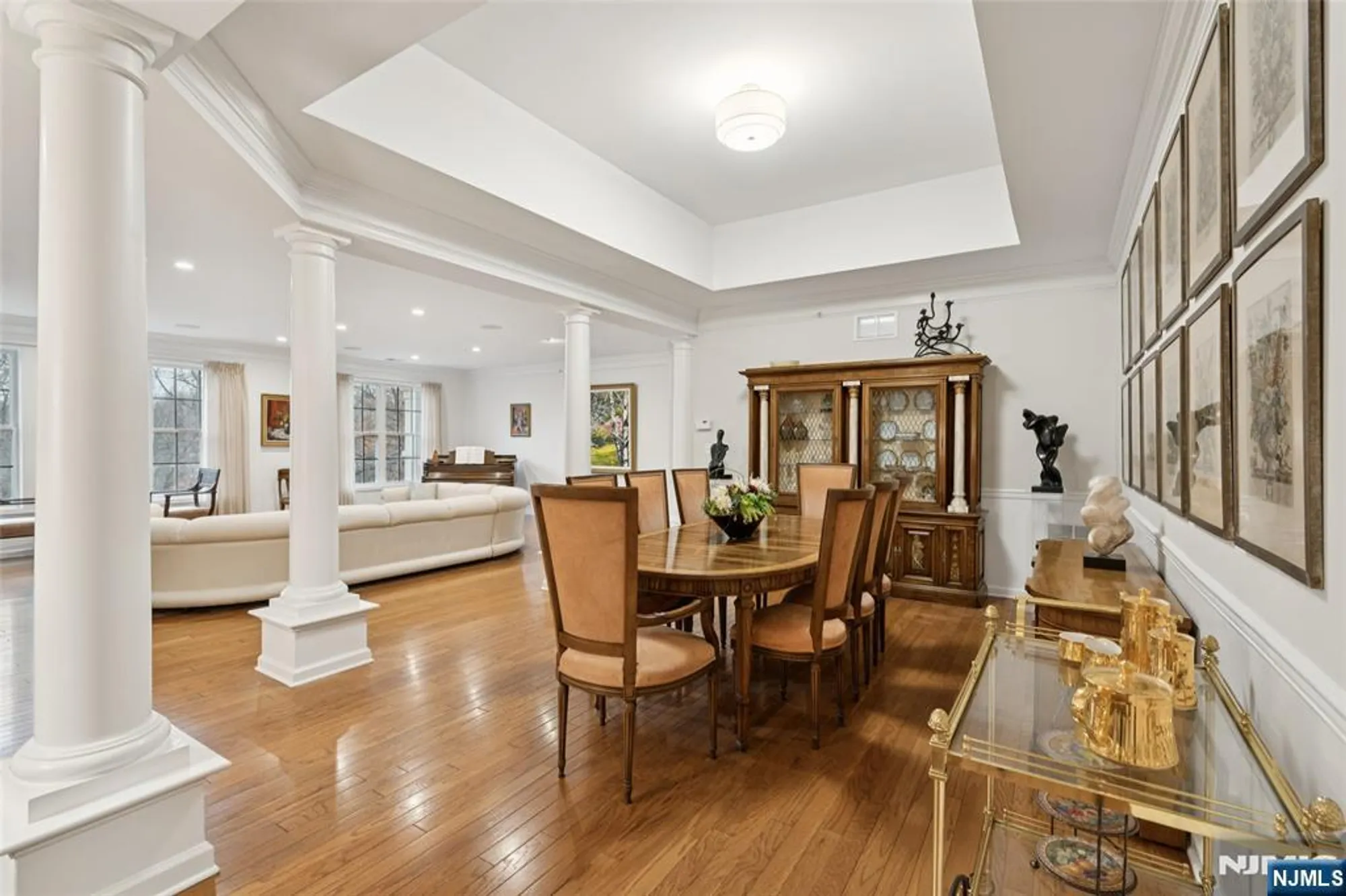 Property Slideshow image 4 of 29 | 911 holly ln, Cedar Grove, NJ, 07009