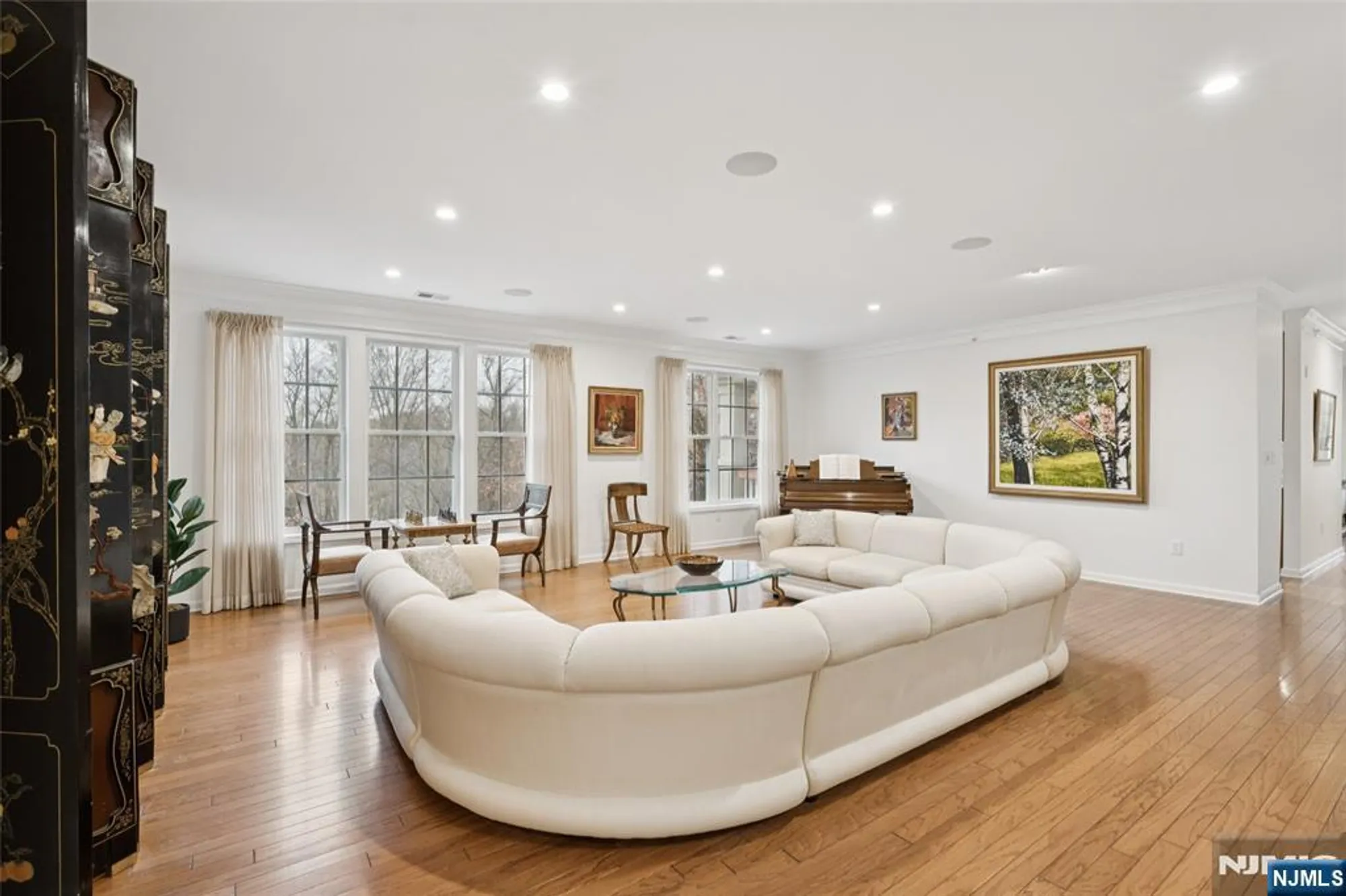 Property Slideshow image 5 of 29 | 911 holly ln, Cedar Grove, NJ, 07009