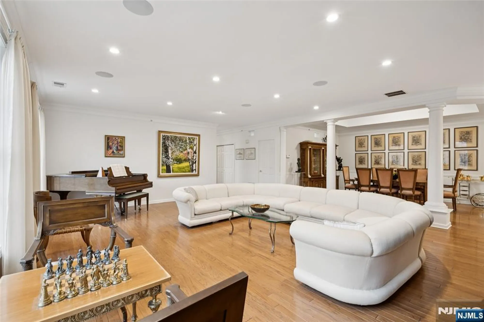 Property Slideshow image 7 of 29 | 911 holly ln, Cedar Grove, NJ, 07009