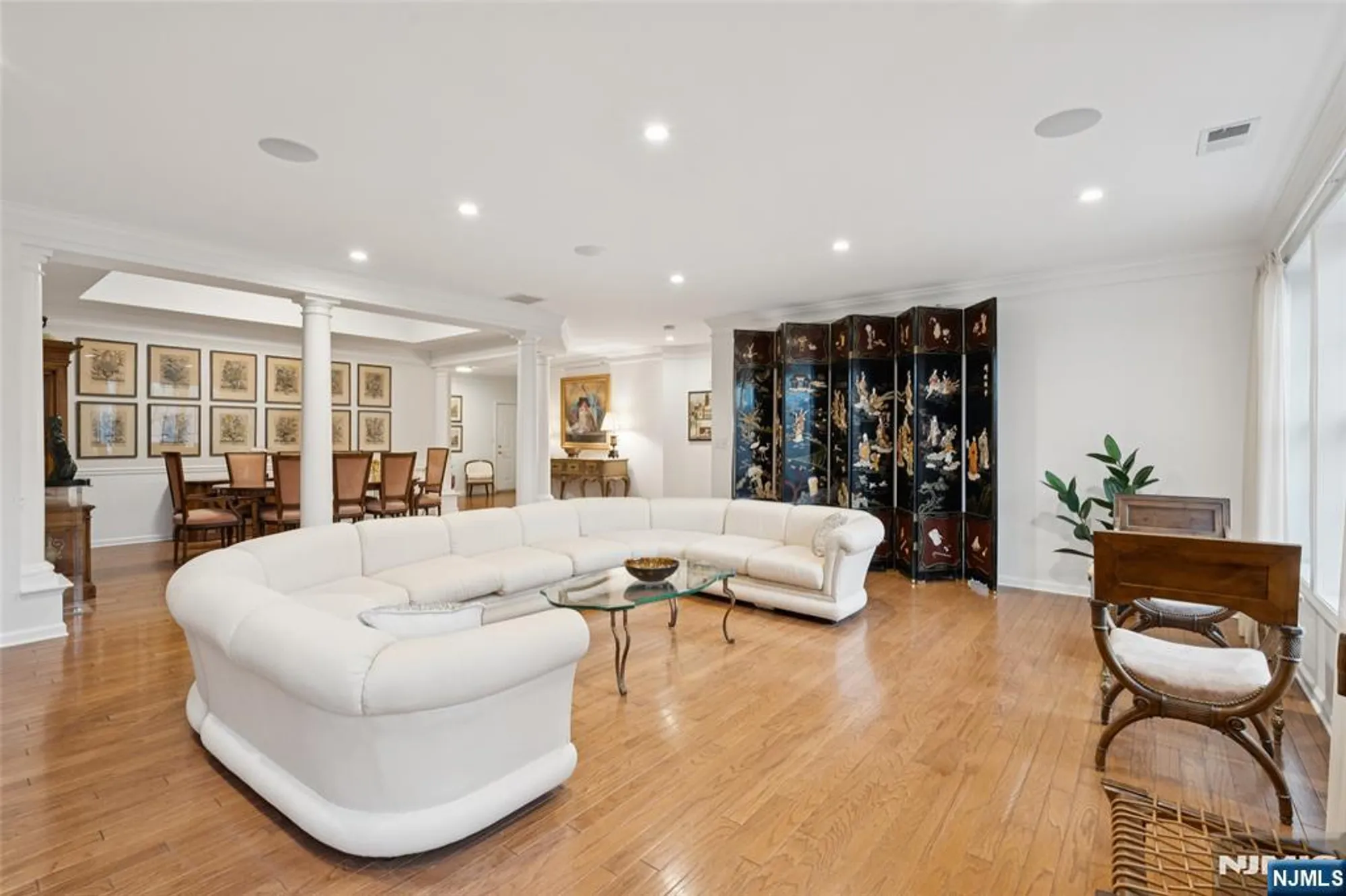 Property Slideshow image 8 of 29 | 911 holly ln, Cedar Grove, NJ, 07009