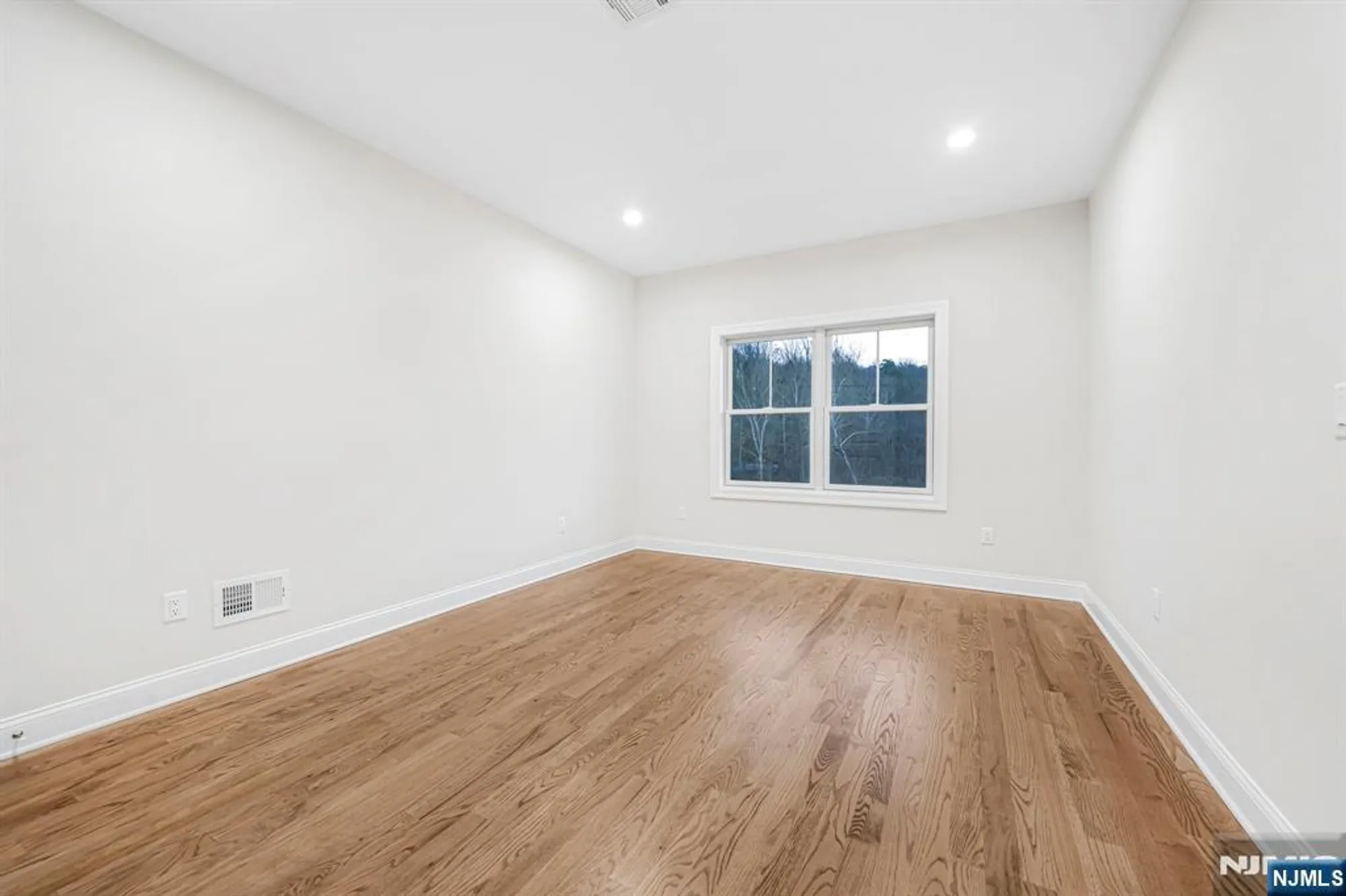 Property Slideshow image 8 of 28 | 18 birdie ln, Boonton Twp, NJ, 07005