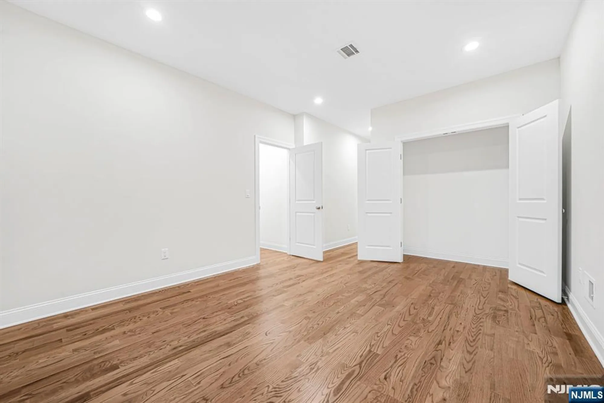 Property Slideshow image 9 of 28 | 18 birdie ln, Boonton Twp, NJ, 07005