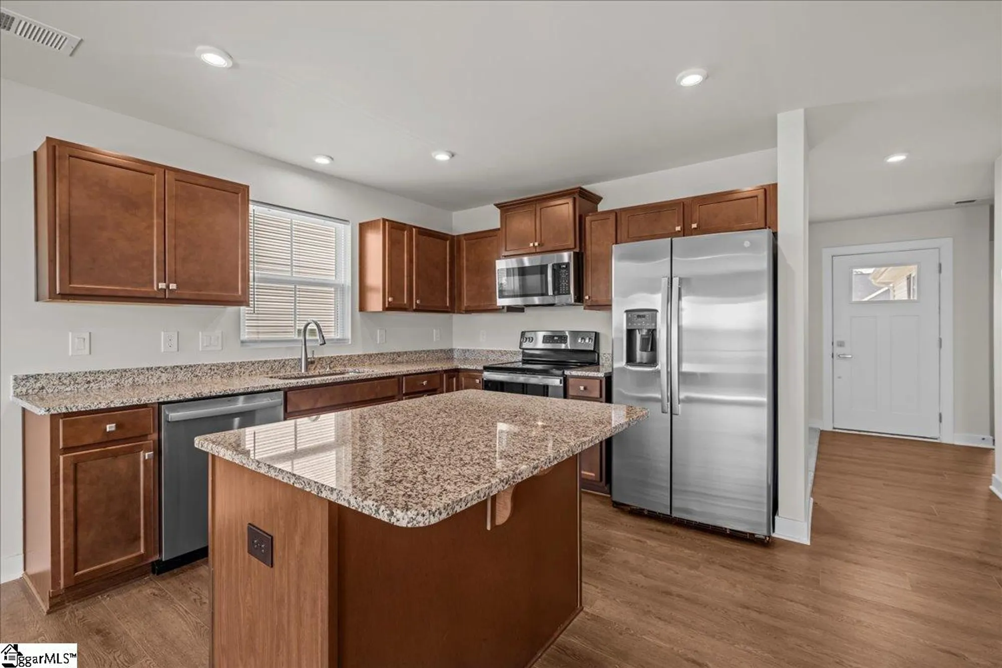 Property Slideshow image 8 of 33 | 917 blue willow ct, Spartanburg, SC, 29302