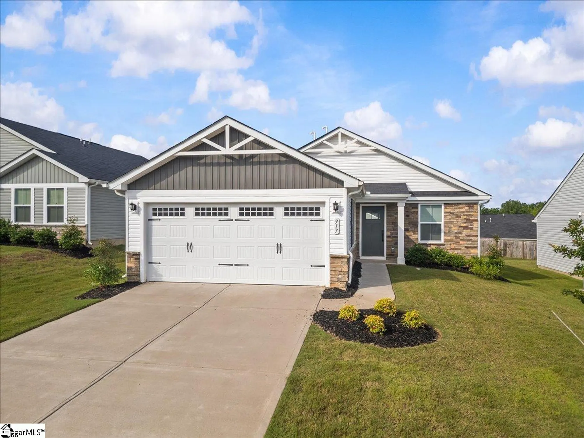 Property Slideshow image 2 of 33 | 917 blue willow ct, Spartanburg, SC, 29302