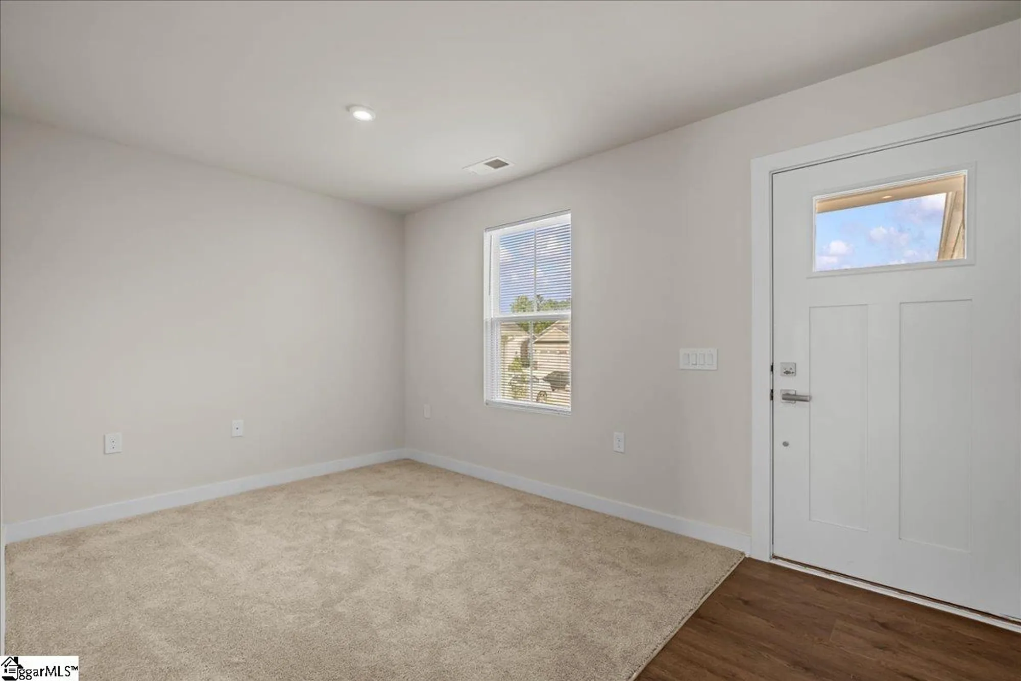 Property Slideshow image 4 of 33 | 917 blue willow ct, Spartanburg, SC, 29302