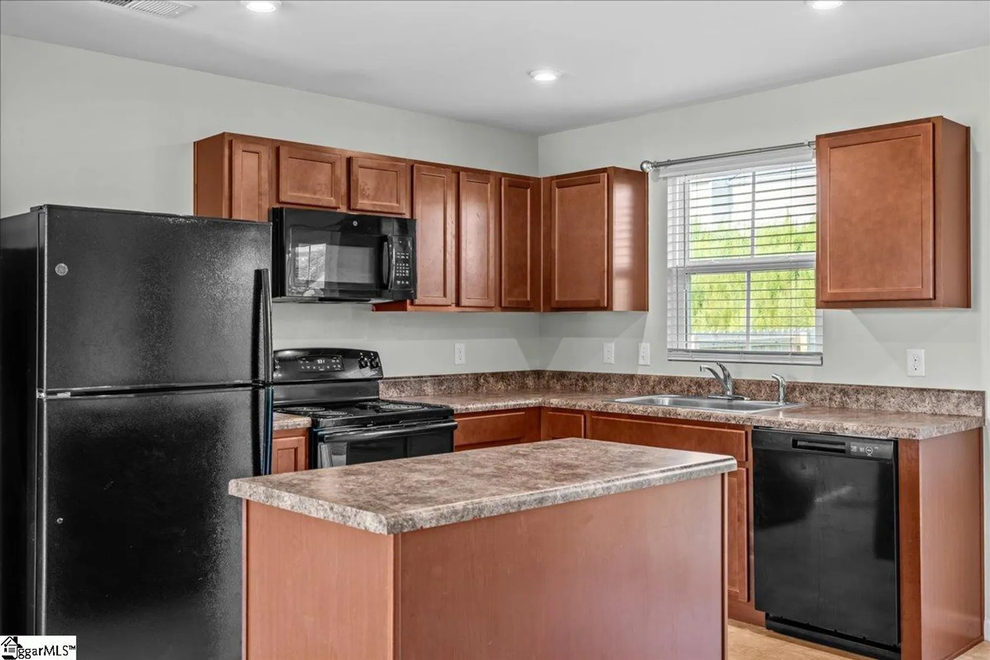 Property Slideshow image 4 of 24 | 11 torrington dr, Greenville, SC, 29617