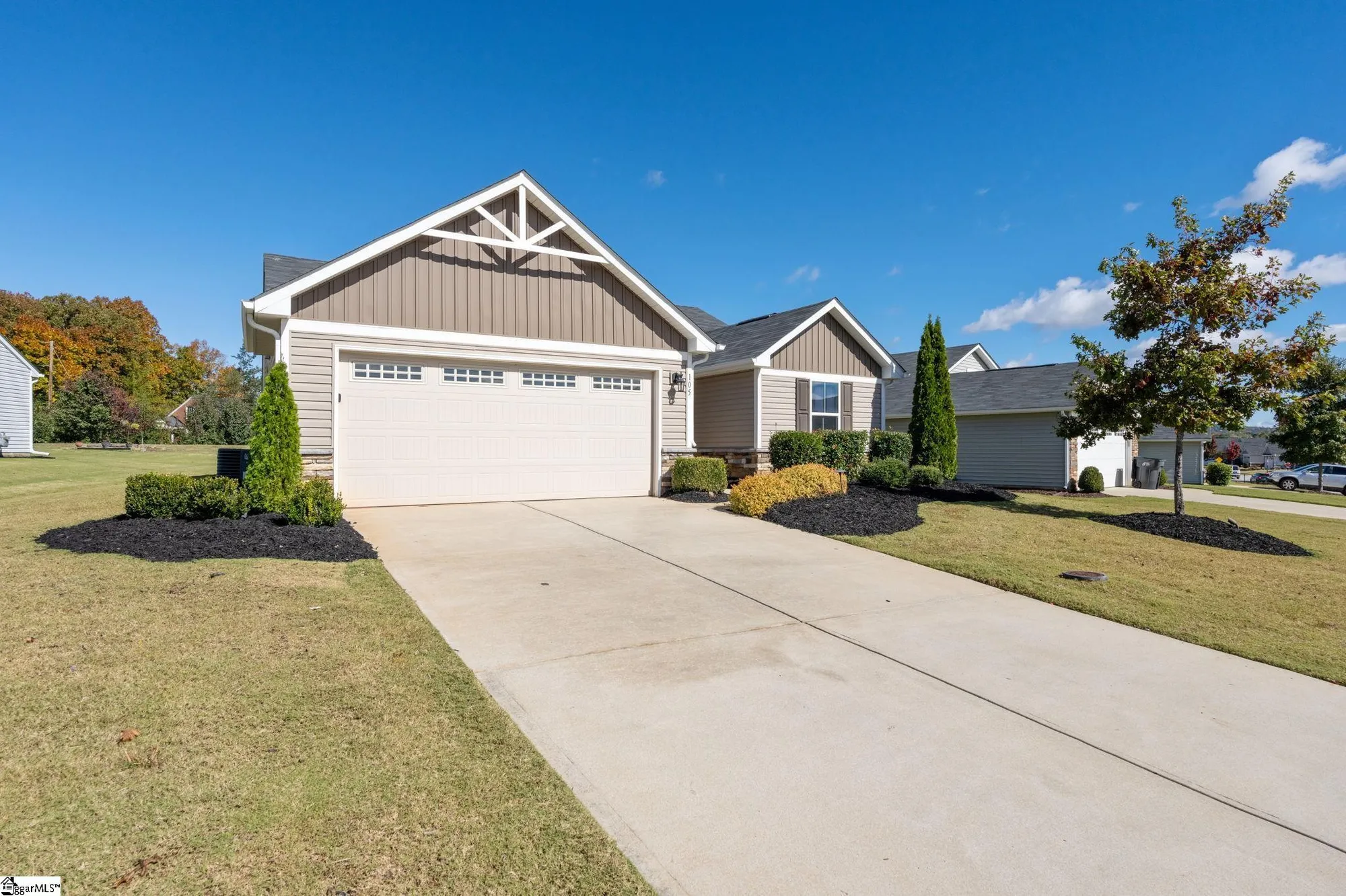 Property Slideshow image 2 of 37 | 105 fairmeadow way, Greenville, SC, 29617