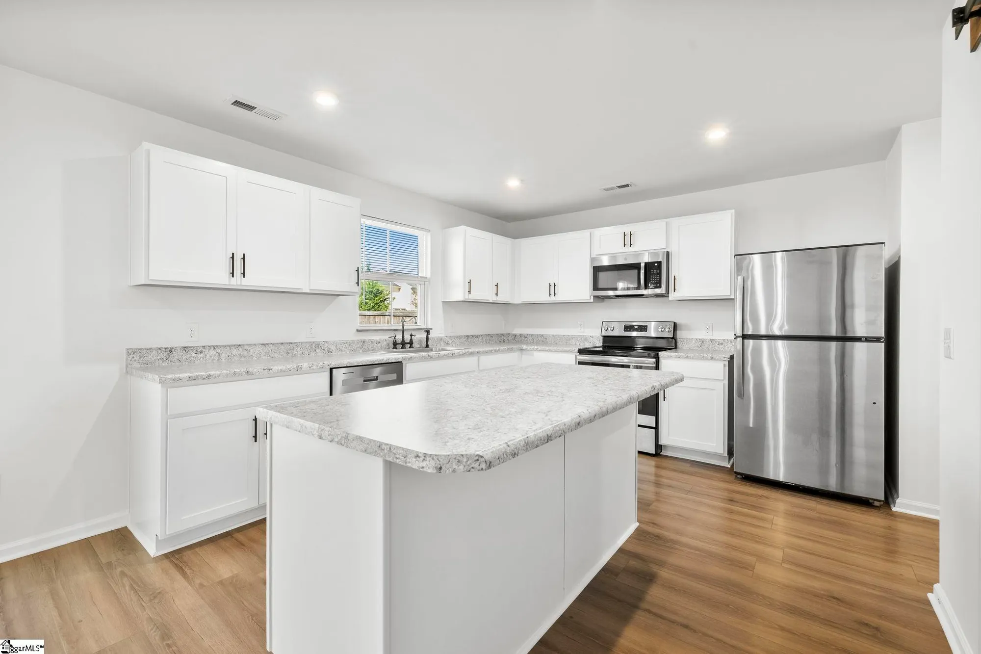 Property Slideshow image 12 of 41 | 805 danforth dr, Greenville, SC, 29617