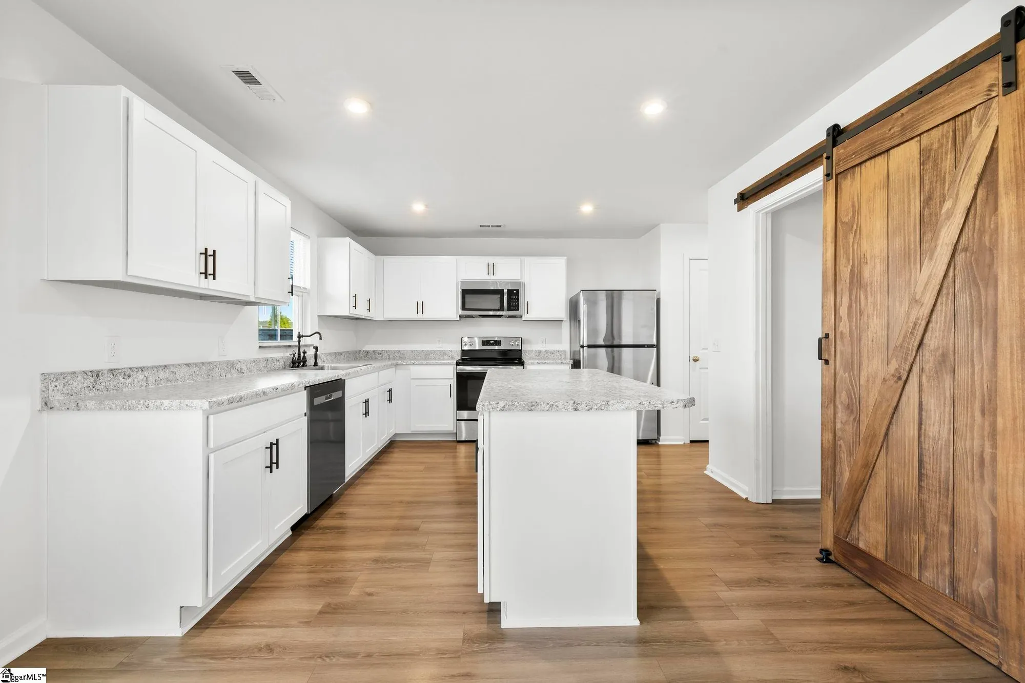 Property Slideshow image 13 of 41 | 805 danforth dr, Greenville, SC, 29617