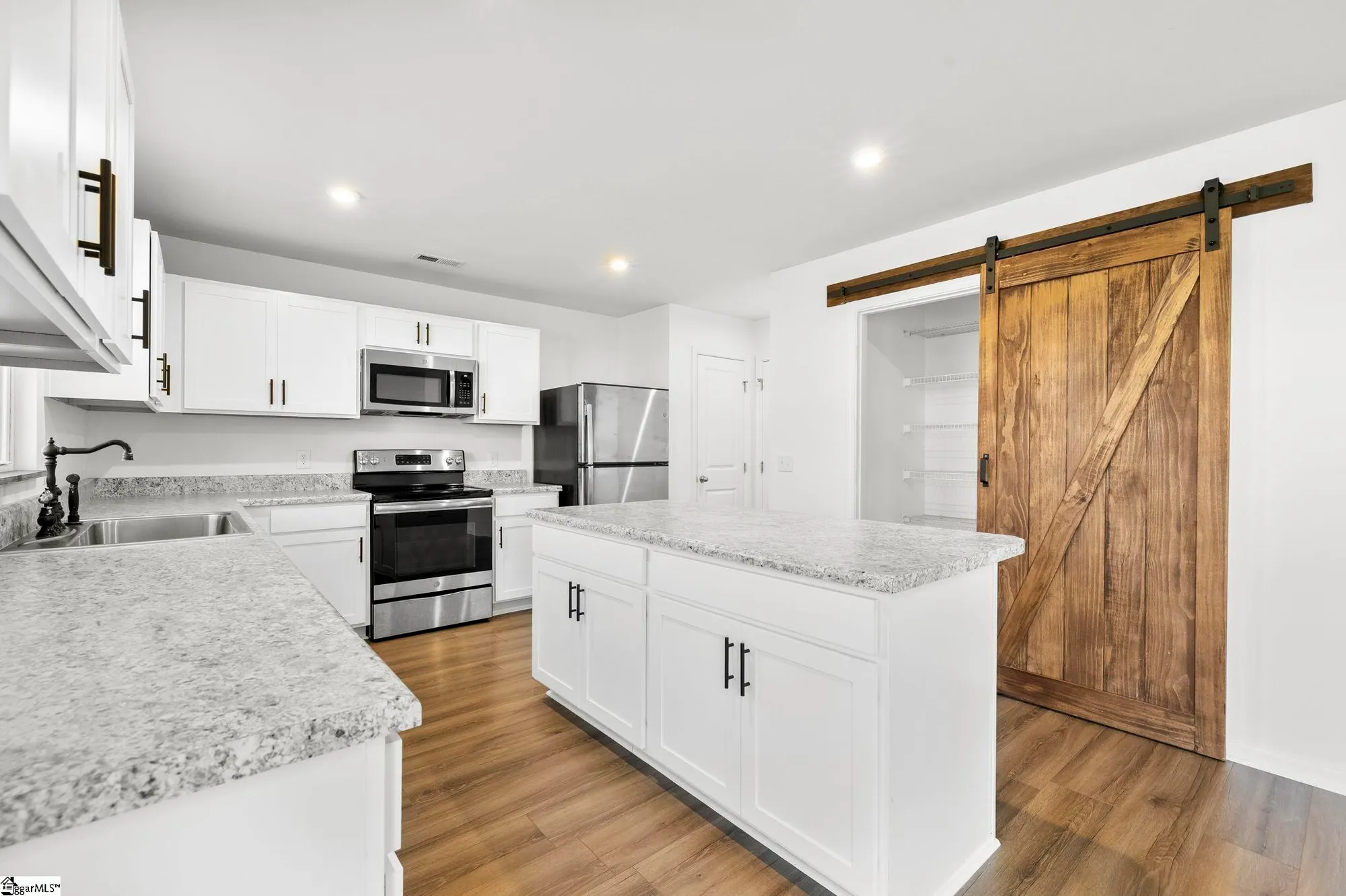 Property Slideshow image 14 of 41 | 805 danforth dr, Greenville, SC, 29617