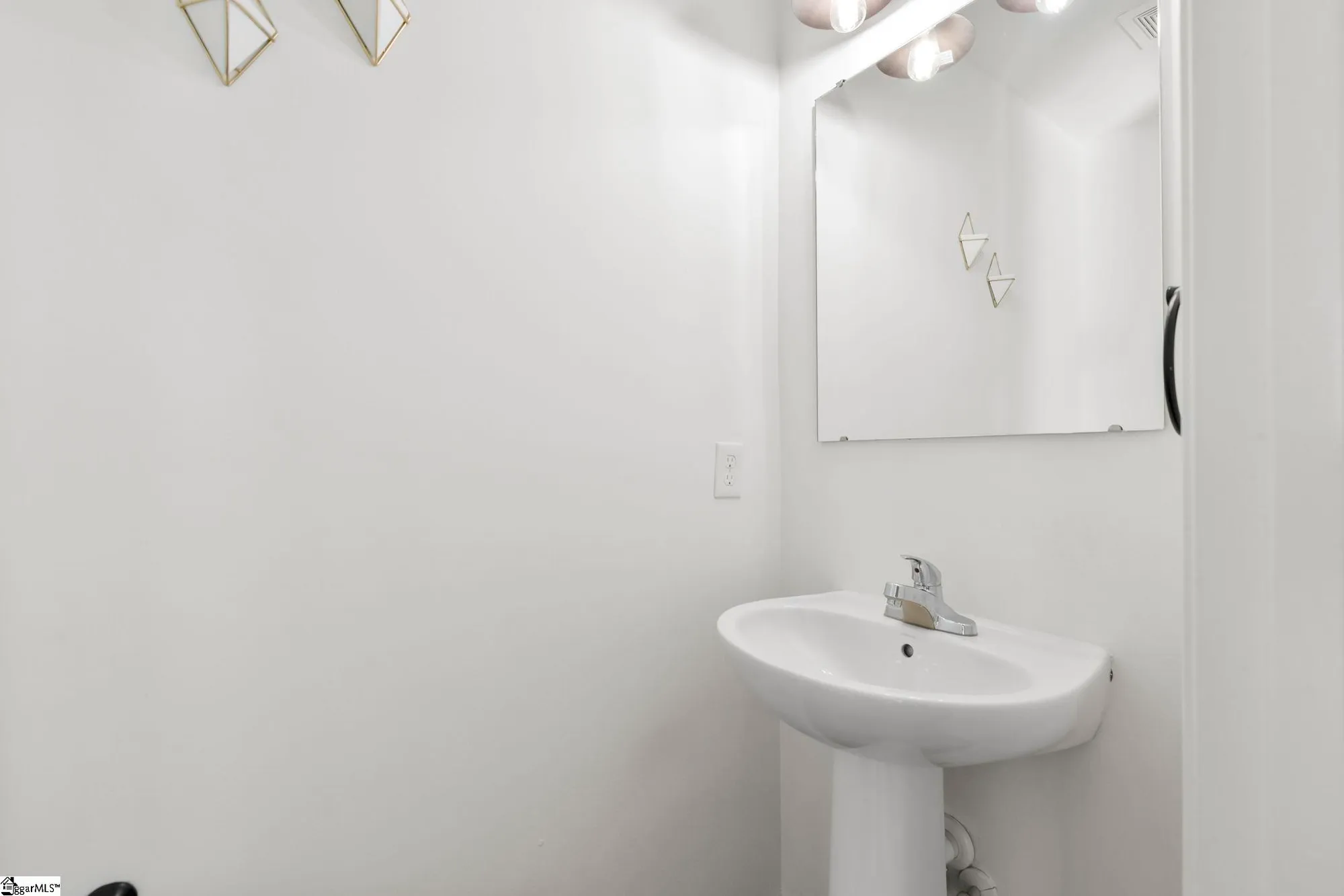 Property Slideshow image 16 of 41 | 805 danforth dr, Greenville, SC, 29617