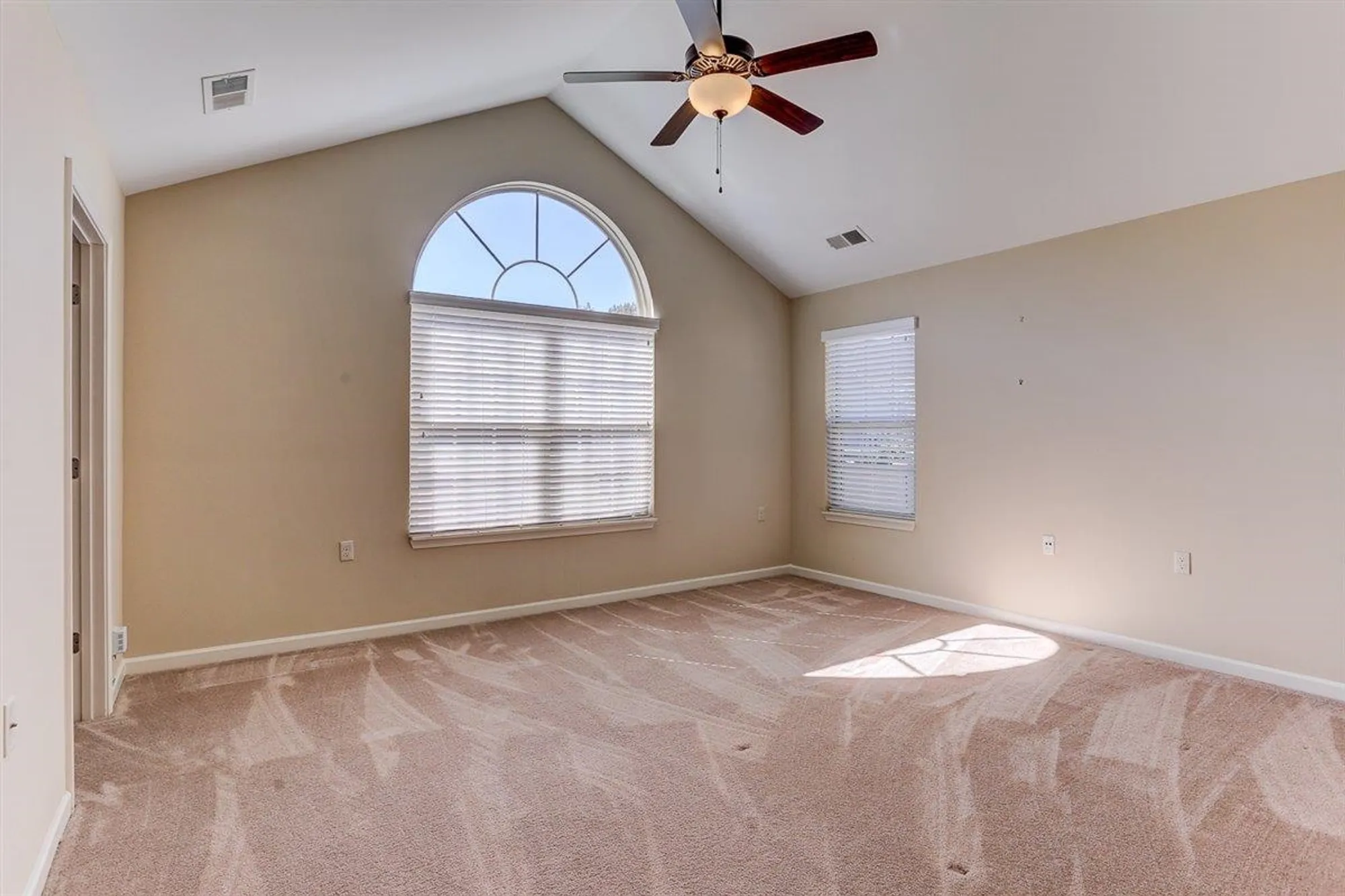 Property Slideshow image 11 of 21 | 1592 w southfield cir 52, Memphis, TN, 38016