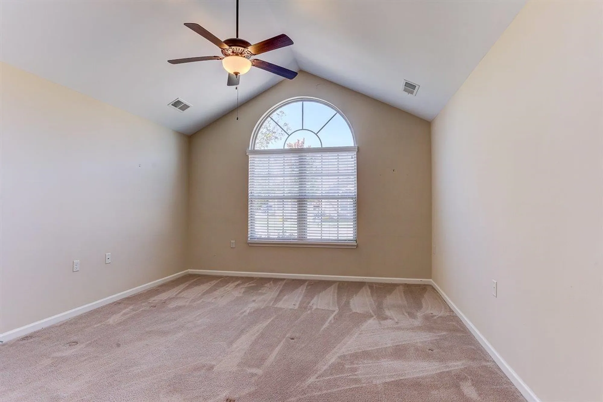 Property Slideshow image 13 of 21 | 1592 w southfield cir 52, Memphis, TN, 38016