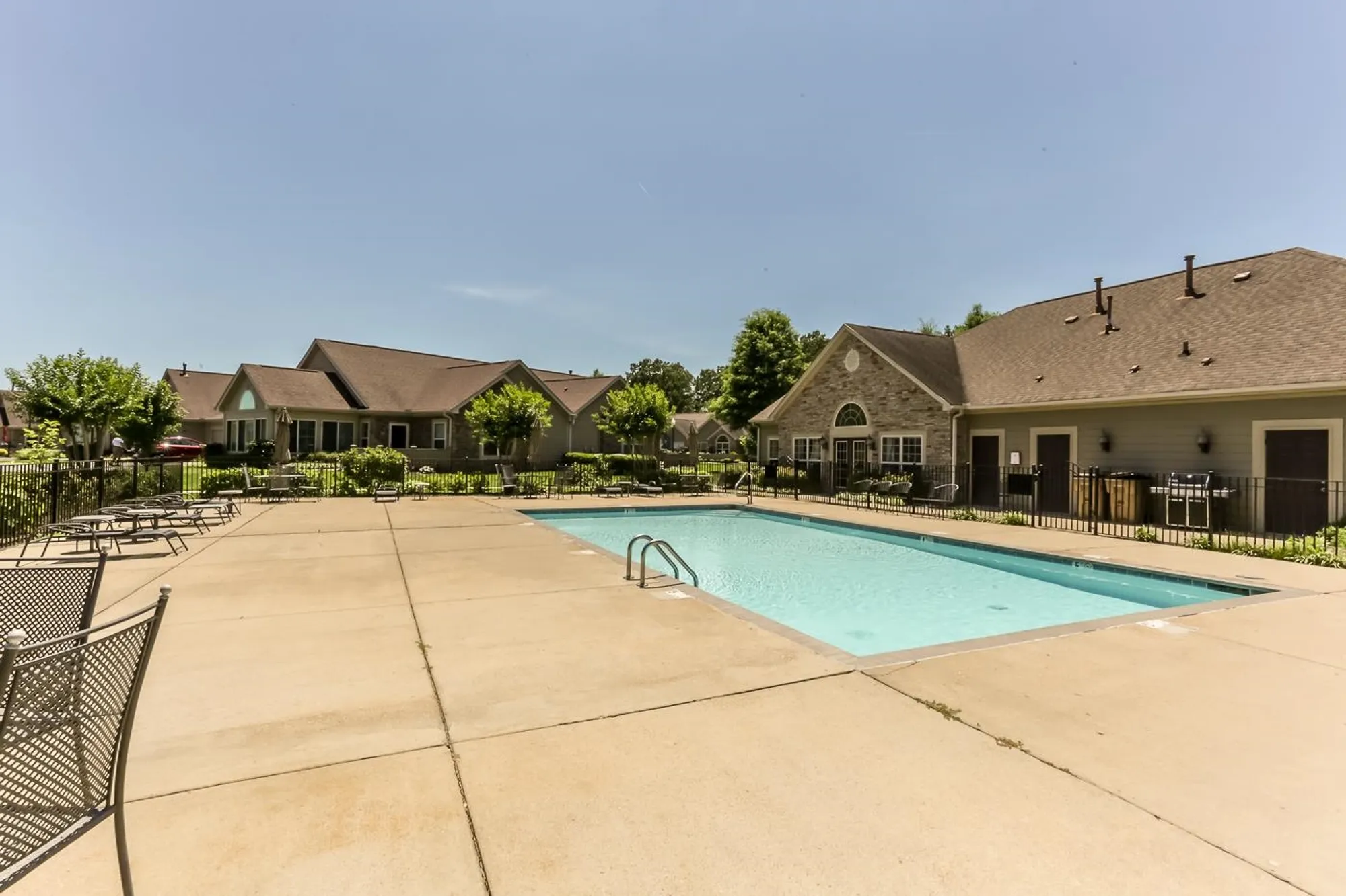 Property Slideshow image 19 of 21 | 1592 w southfield cir 52, Memphis, TN, 38016