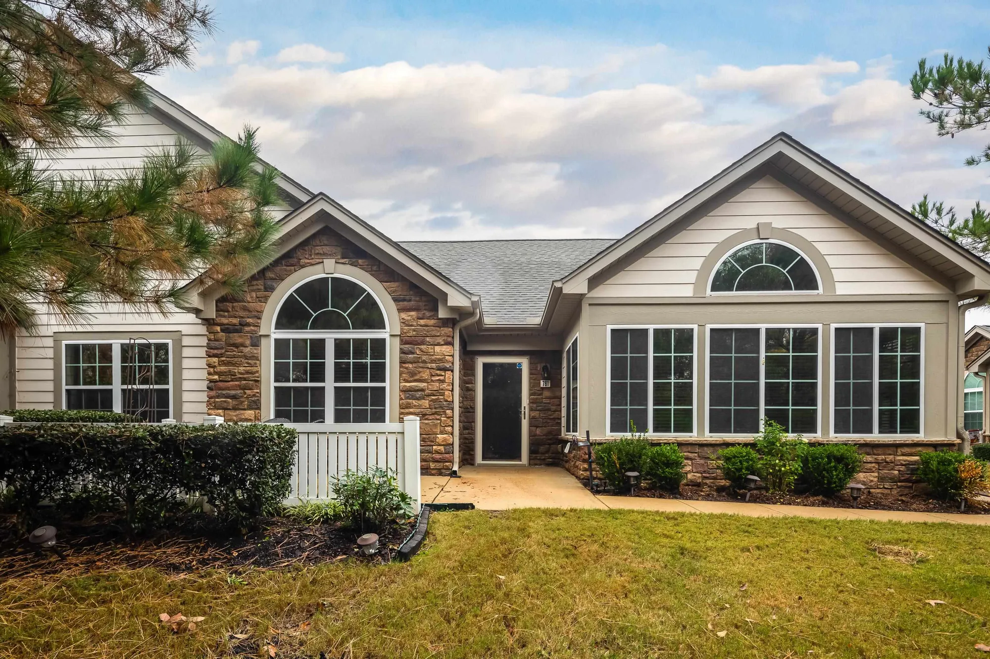 Property Slideshow image 1 of 36 | 781 stonevillage cv # 28, Collierville, TN, 38017