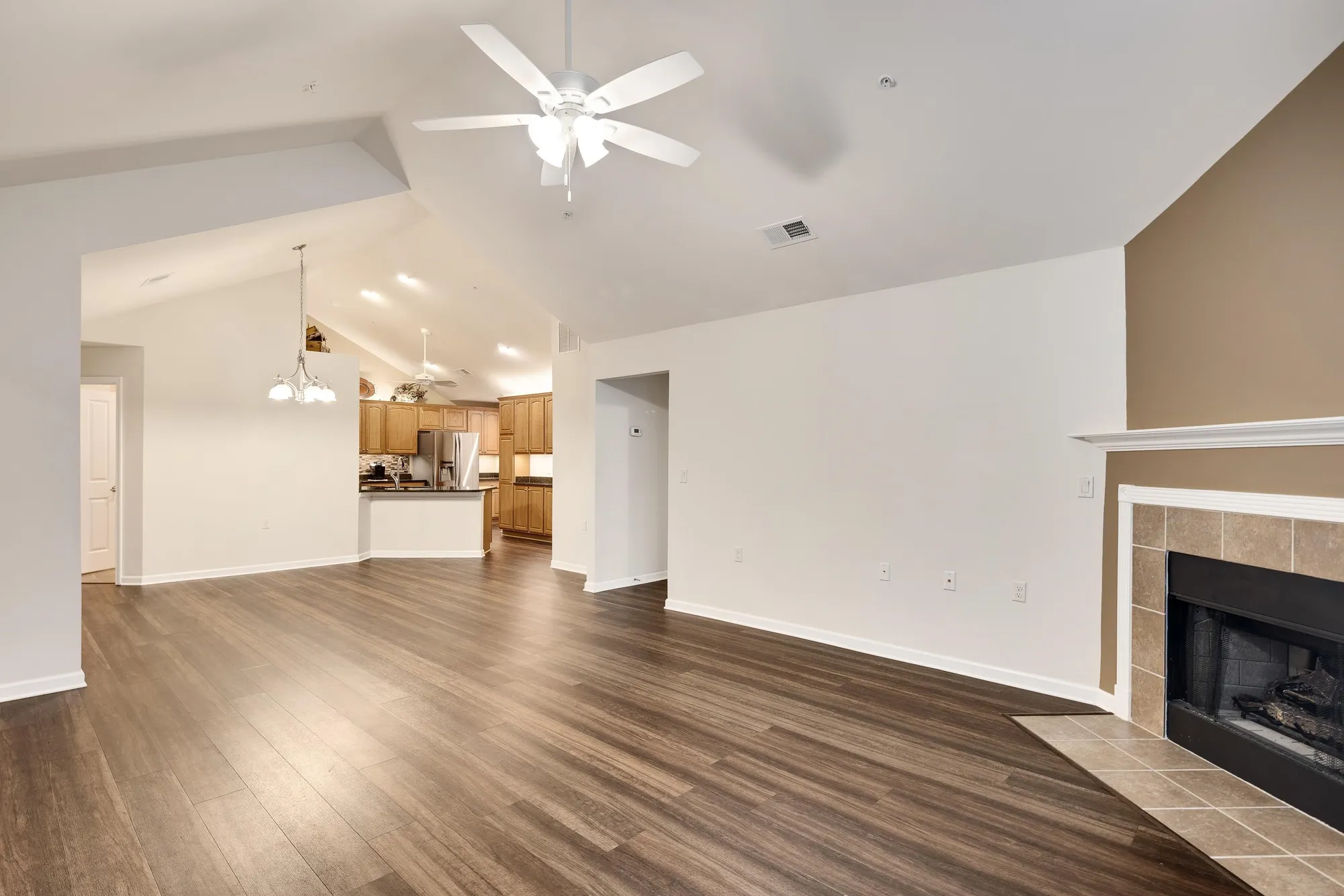 Property Slideshow image 12 of 36 | 781 stonevillage cv # 28, Collierville, TN, 38017