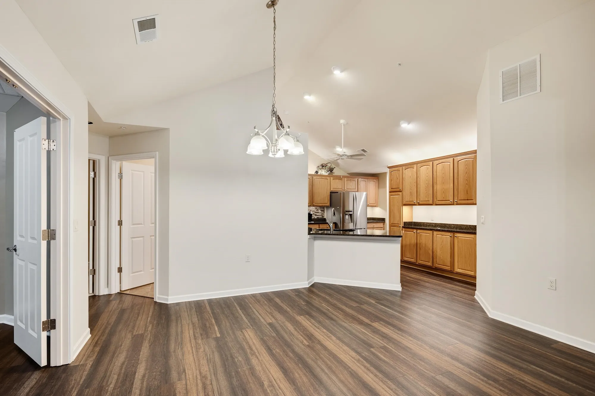 Property Slideshow image 14 of 36 | 781 stonevillage cv # 28, Collierville, TN, 38017