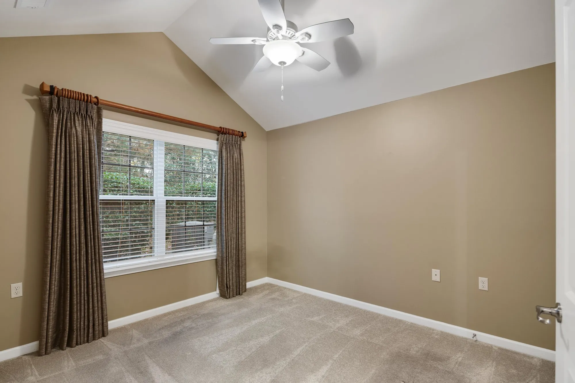 Property Slideshow image 32 of 36 | 781 stonevillage cv # 28, Collierville, TN, 38017